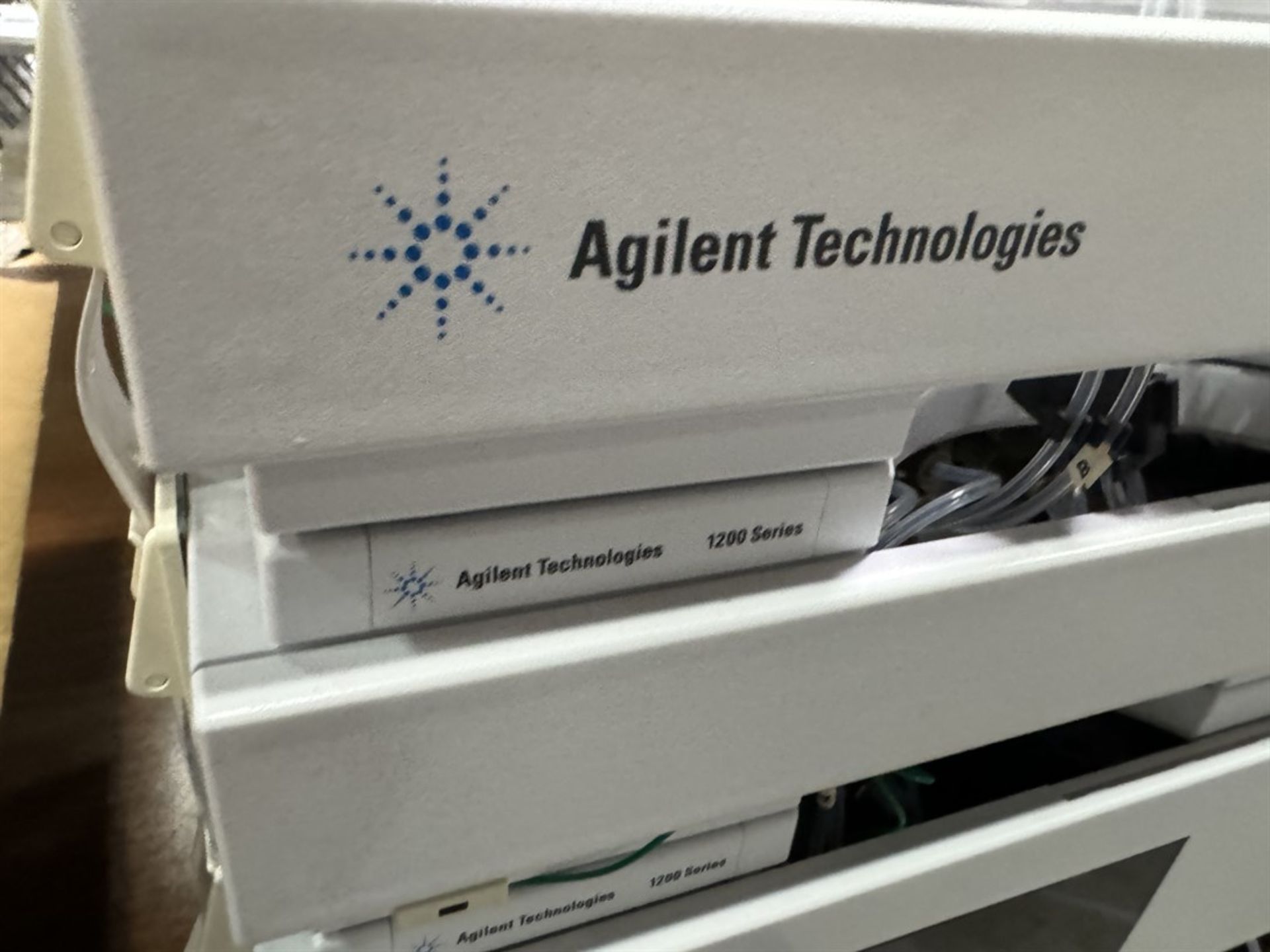 AGILENT TECHNOLOGIES 1200 Series HPLC Stack, w/ G1379B Degasser, G1311A Quat Pump - Image 3 of 6