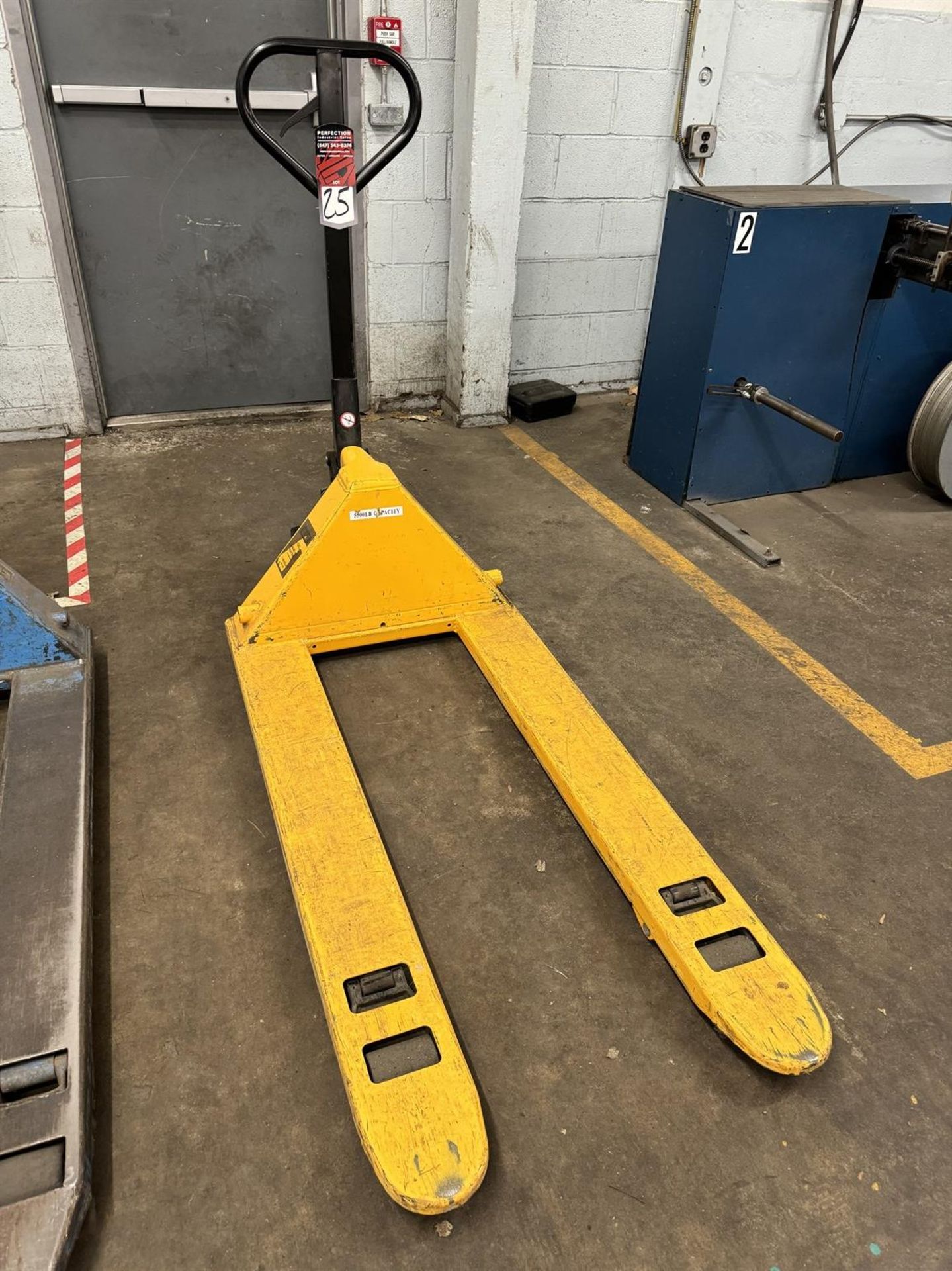 ULINE H-1043 Pallet Jack