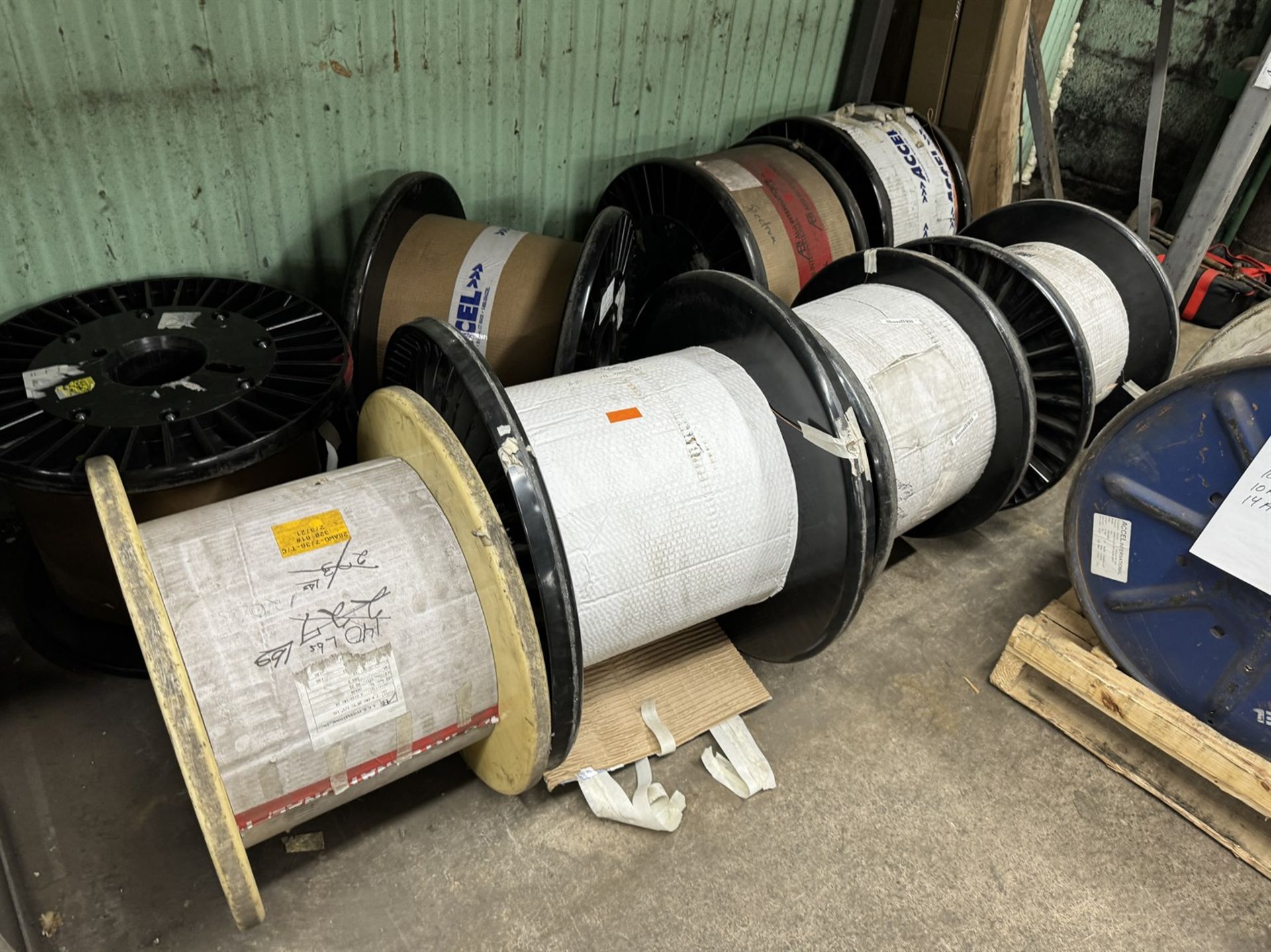 Large Lot of Assorted Spools of Wire Comprising Bare Copper and Tin Plated Cooper - Bild 7 aus 25