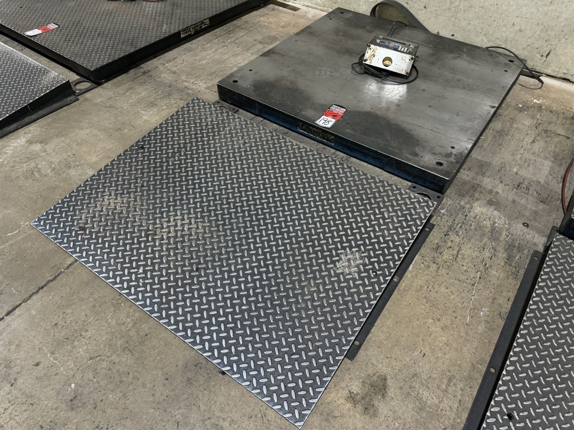 GSE 4' x 4' Floor Scale w/ Ramp and GSE 4600 Digital Scale, 5000 Lb. Capacity