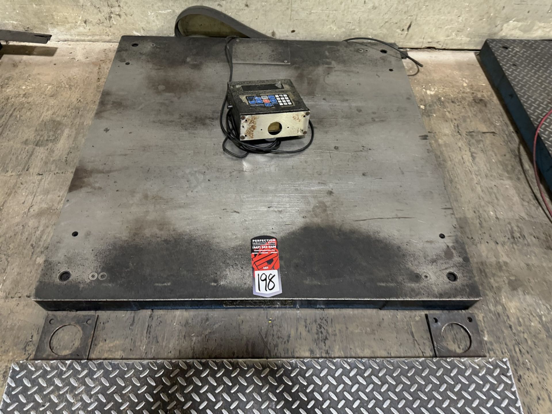 GSE 4' x 4' Floor Scale w/ Ramp and GSE 4600 Digital Scale, 5000 Lb. Capacity - Image 3 of 4