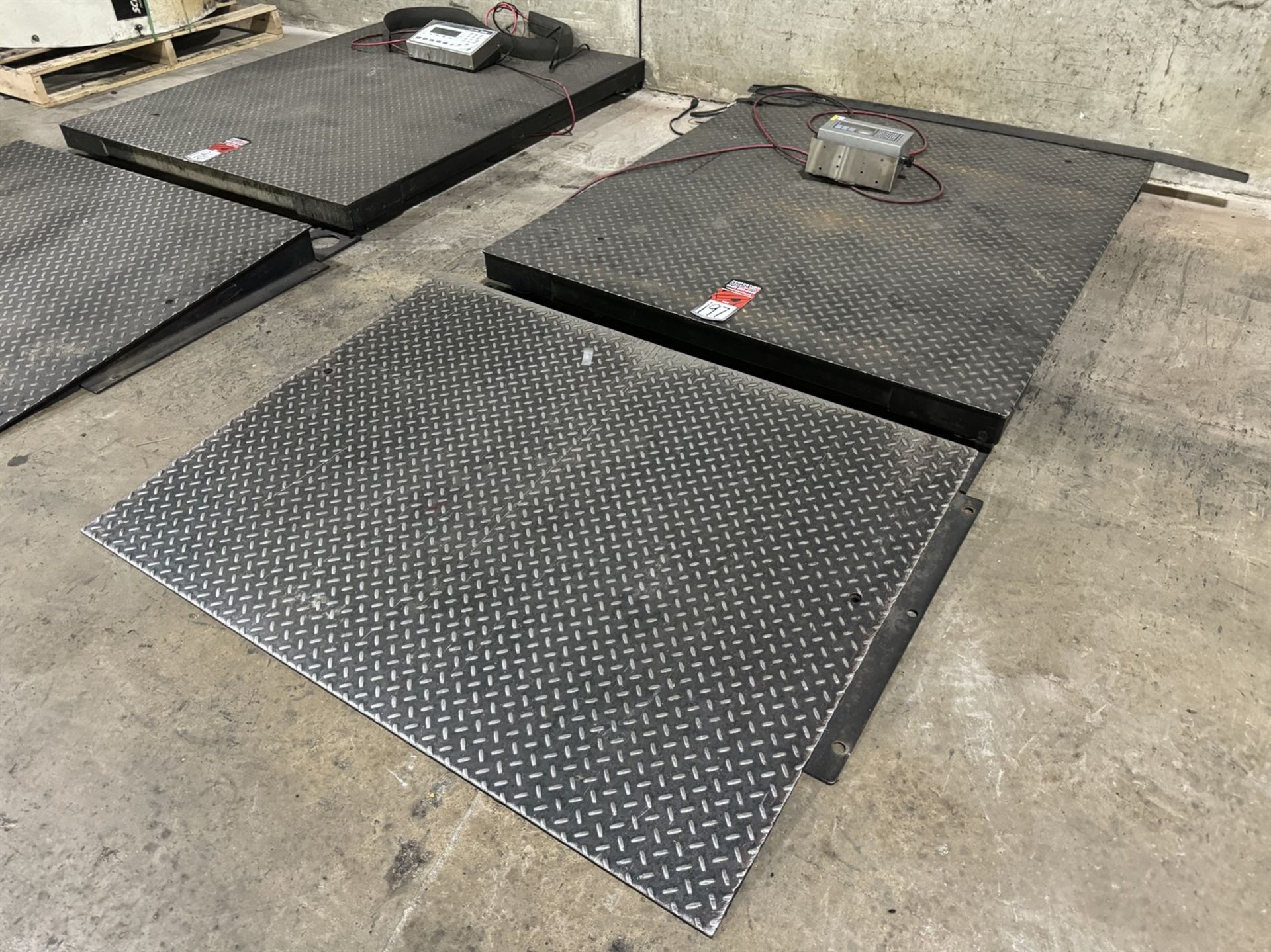 4' x 5' Floor Scale w/ Ramp and PENNSYLVANIA 7600 Digital Scale, 10,000 Lb. Capacity