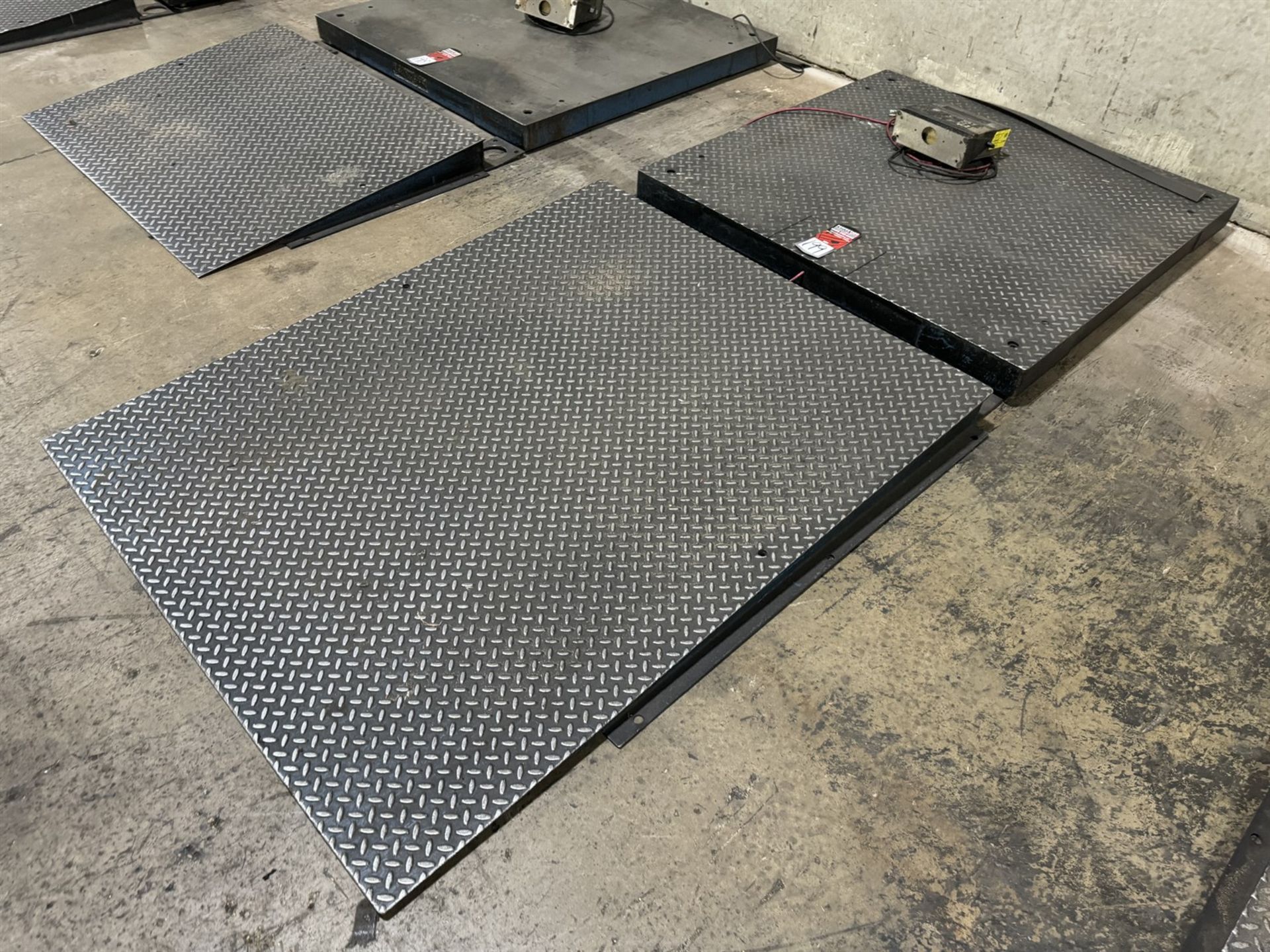 GSE 4' x 4' Floor Scale w/ Ramp and GSE 4600 Digital Scale, 5000 Lb. Capacity