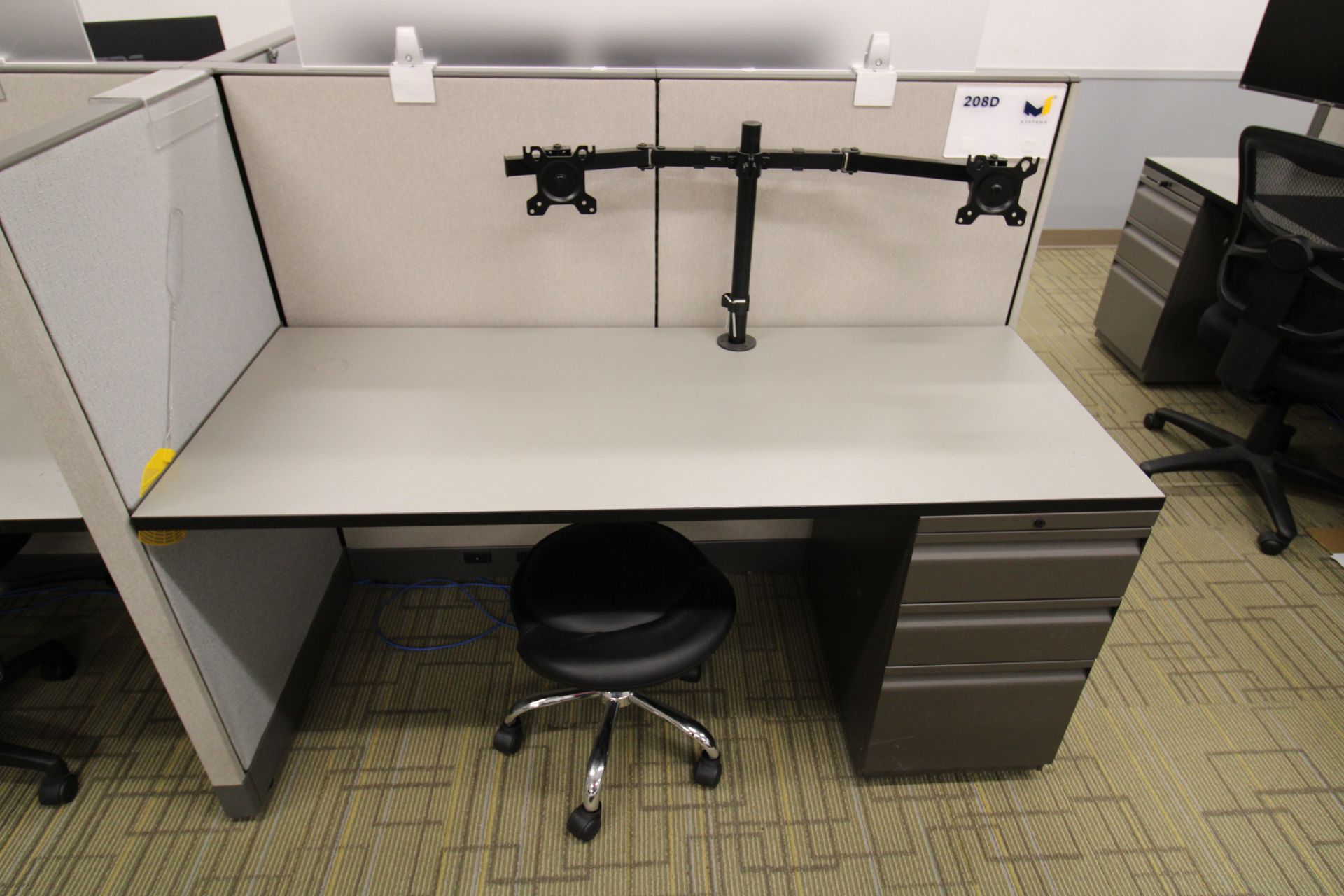 LOT OF (8) CUBICLE SECTIONS, 24" x 60" desks w/ monitors and chairs - Image 5 of 11