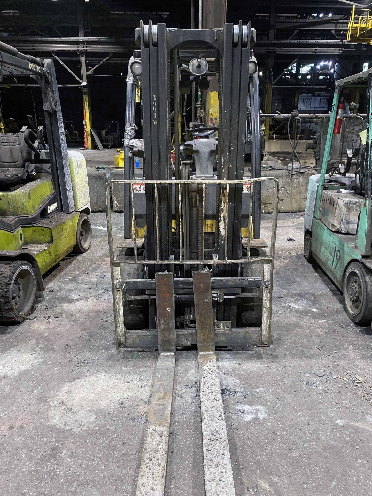 FORKLIFT, YALE 6,000-LB. BASE CAP. MDL. GLP060MXNVRE087, 3-stage mast, LPG pwrd., 5,500-lb. cap. - Image 2 of 5