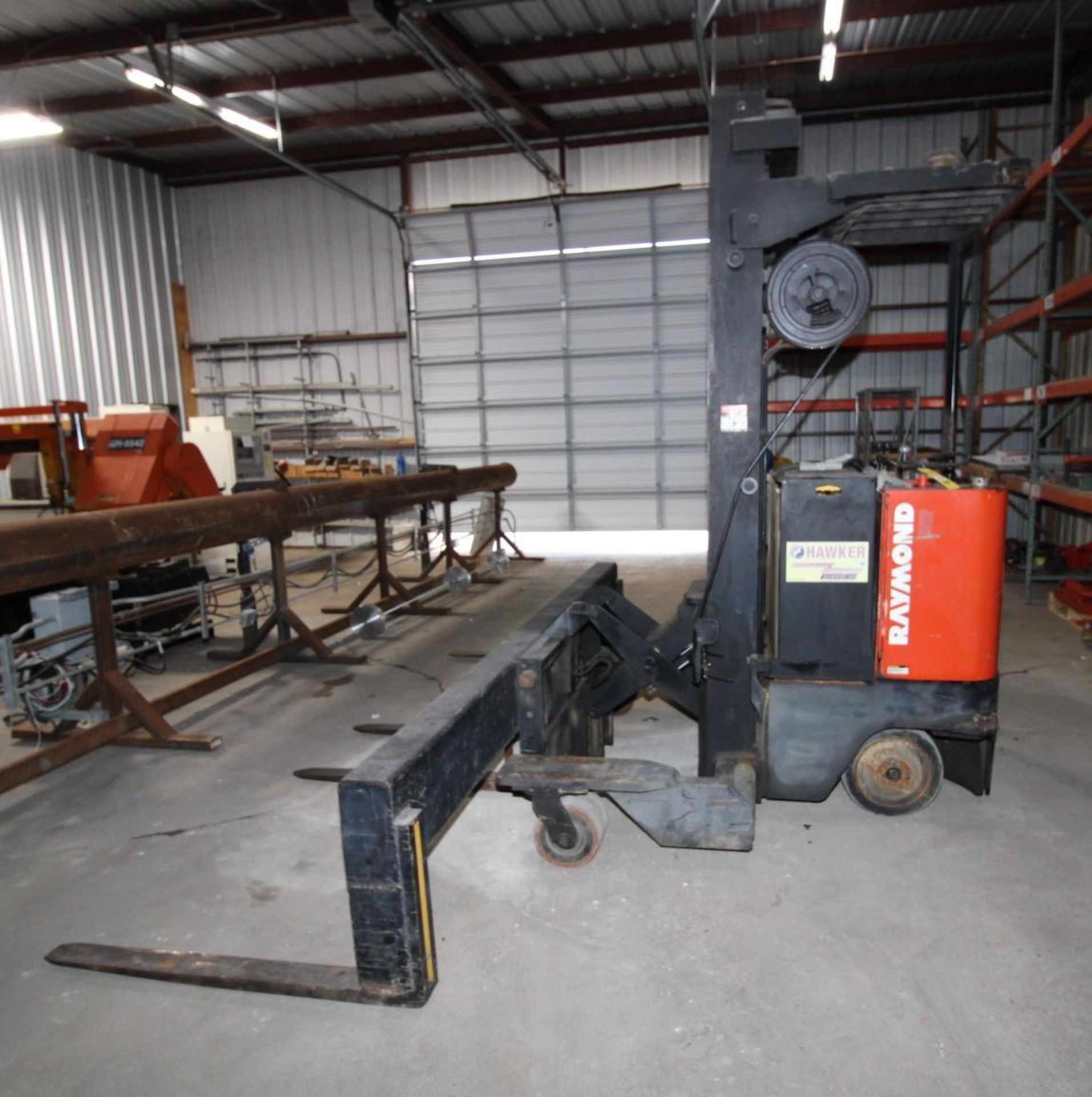 FORKLIFT, RAYMOND 4,000-LB. BASE CAP. MDL. 41-4DR40TT, reach type, electric pwr., 250” lift ht., 2- - Image 2 of 8