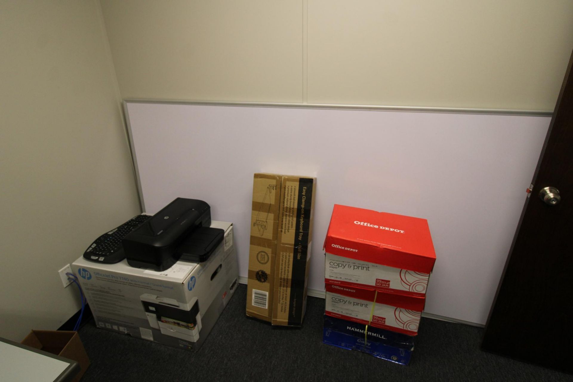 LOT CONTENTS OF OFFICE: desk, credenza, file cabinet, copy paper, printers, etc. - Image 4 of 5