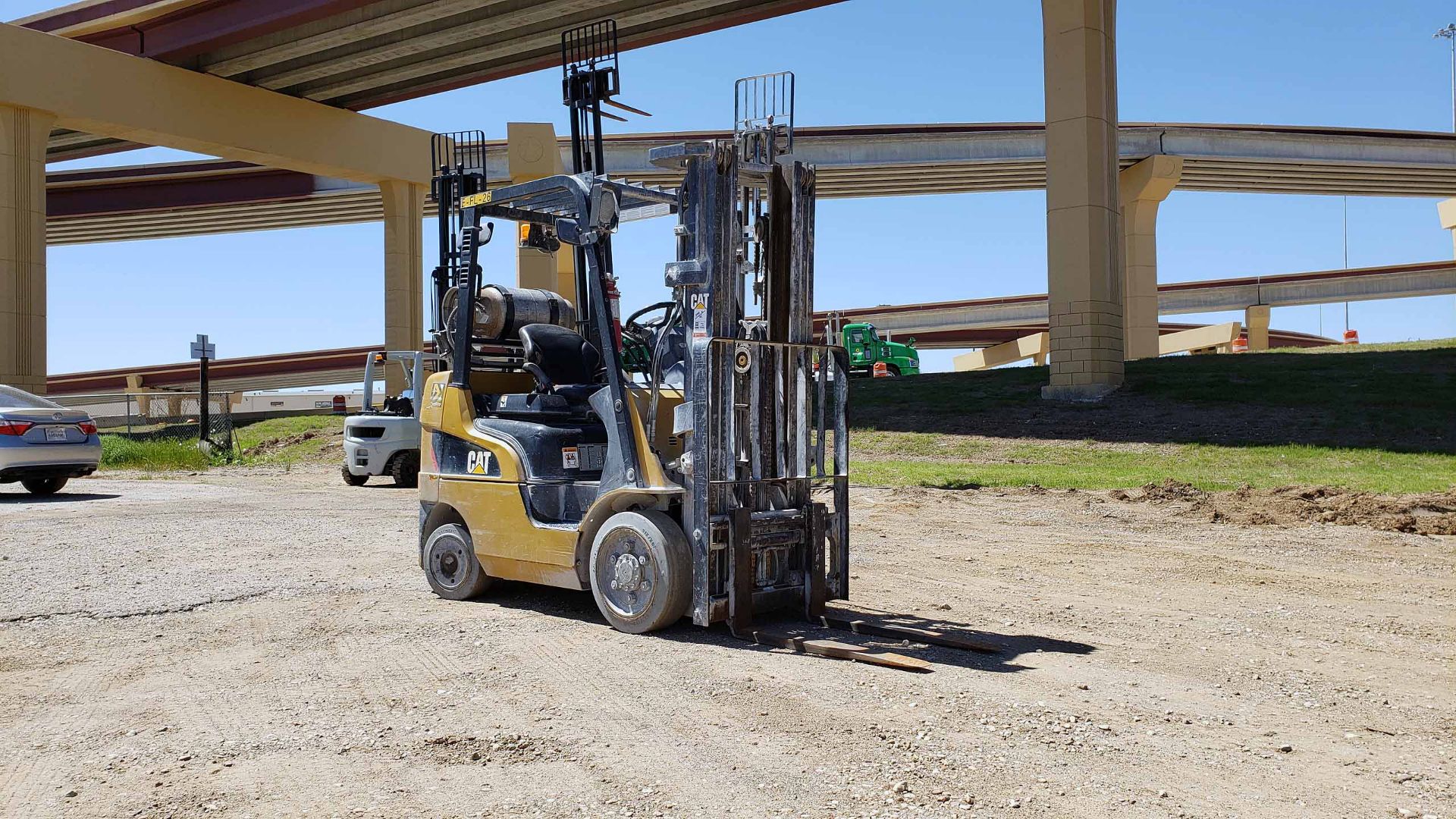 LPG FORKLIFT, CATERPILLAR 5,000-LB. BASE CAP. MDL. 2C5000, Mfg. 2017, LPG engine, 83" 3-stage - Image 4 of 10