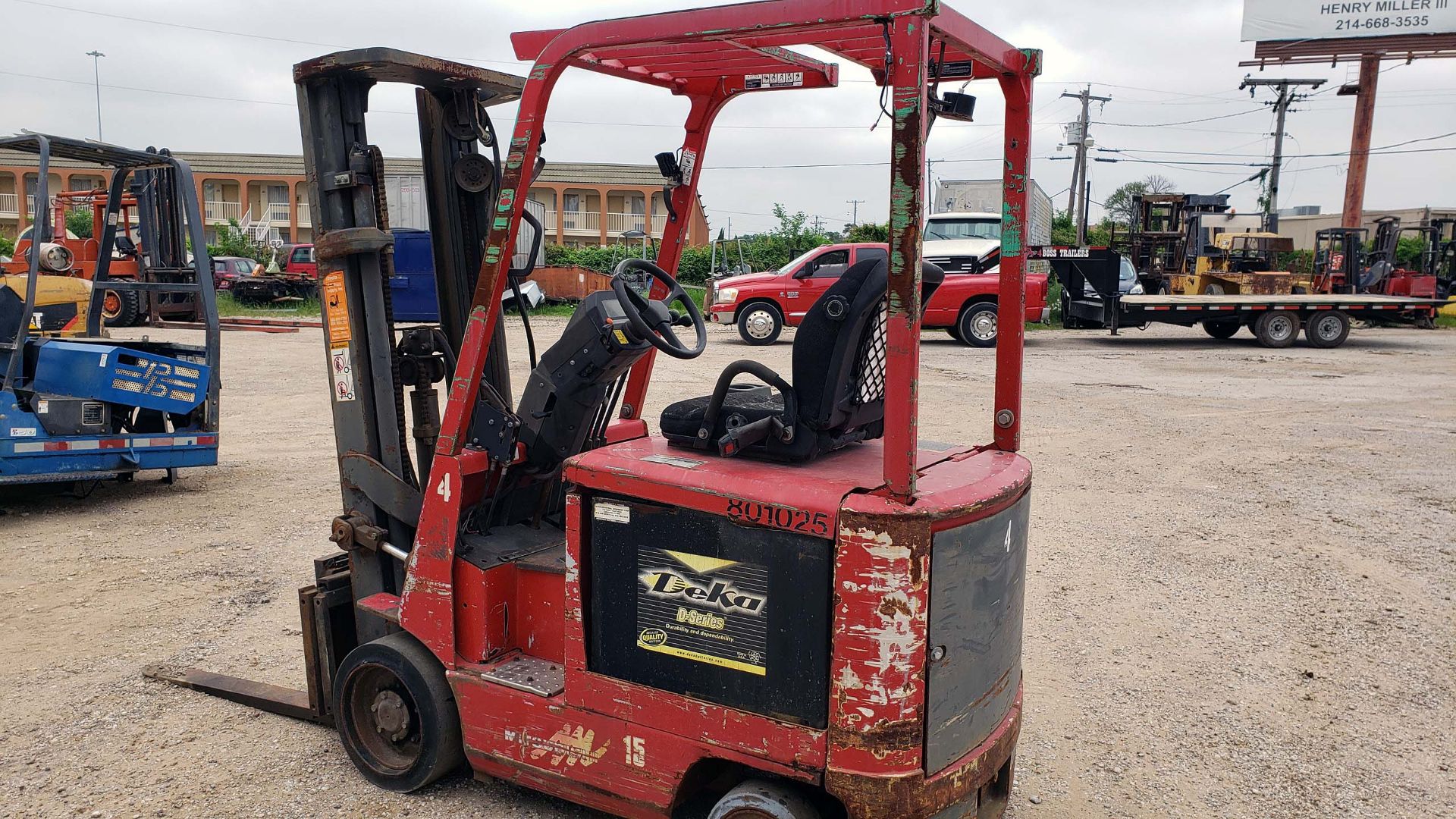 FORKLIFT, MITSUBISHI 3,000-LB. BASE CAP. MDL 2FBC15, 36 volt electric w/ battery, 83" 3-stage - Image 6 of 7