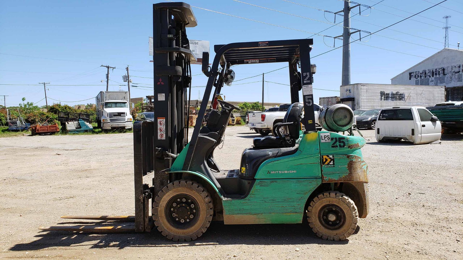 LPG FORKLIFT, MITSUBISHI 5,000-LB. BASE CAP. MDL. FG25N4, Mfg. 2017, LPG engine, 101" 3-stage - Image 7 of 13