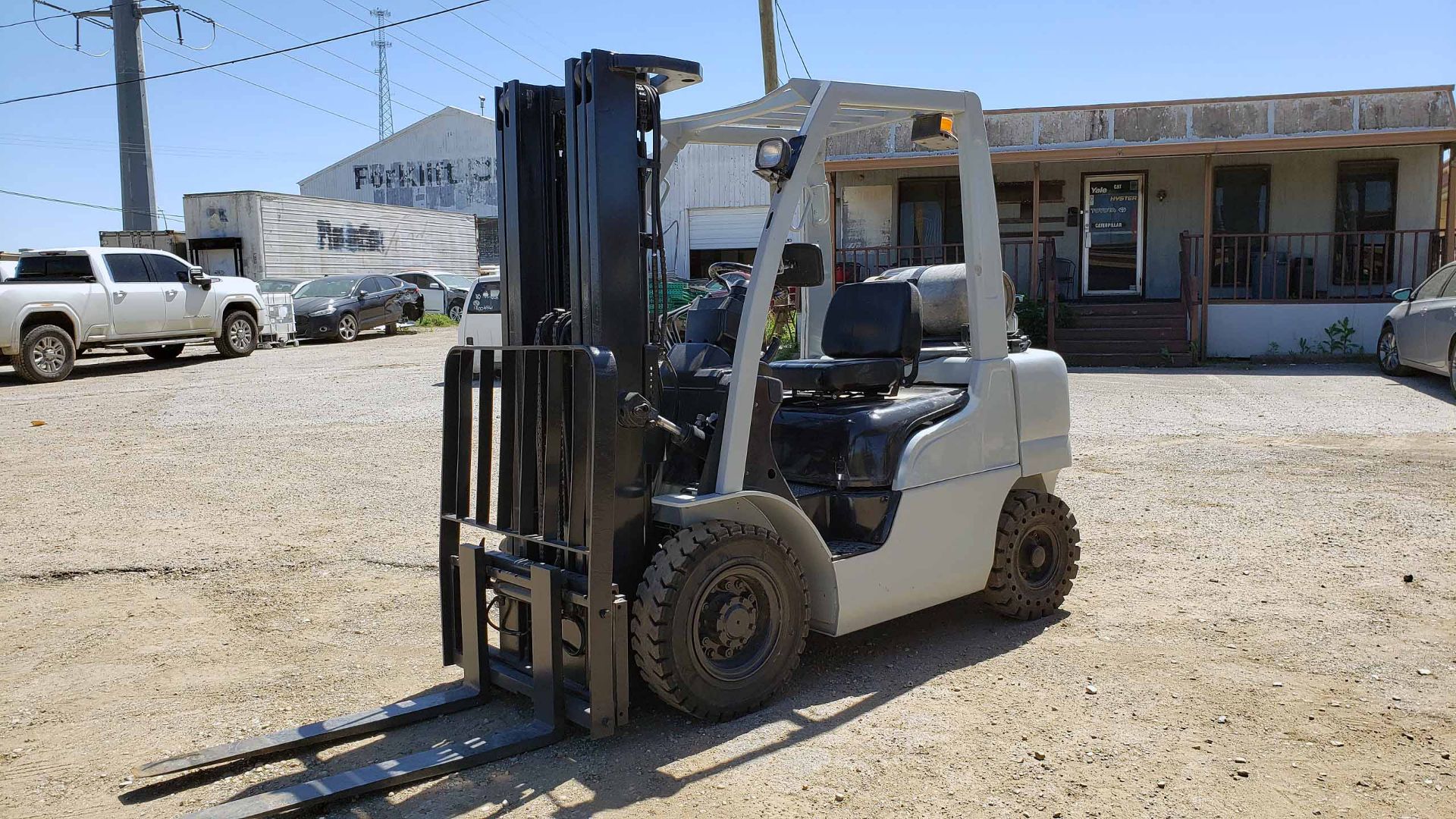 UNICARRIER/ NISSAN 5,000-LB. BASE CAP. MDL MP1F2A25LV, Mfg. 2014, LPG Engine, 83" 3-stage mast, 187" - Image 5 of 12