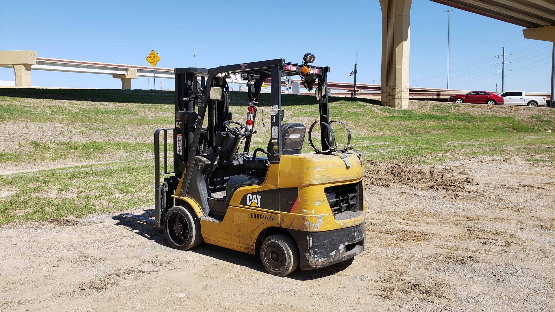 LPG FORKLIFT, CATERPILLAR 6,000-LB. BASE CAP. MDL. 2C6000, LPG engine, 83" 3-stage mast, 185" lift - Bild 3 aus 11