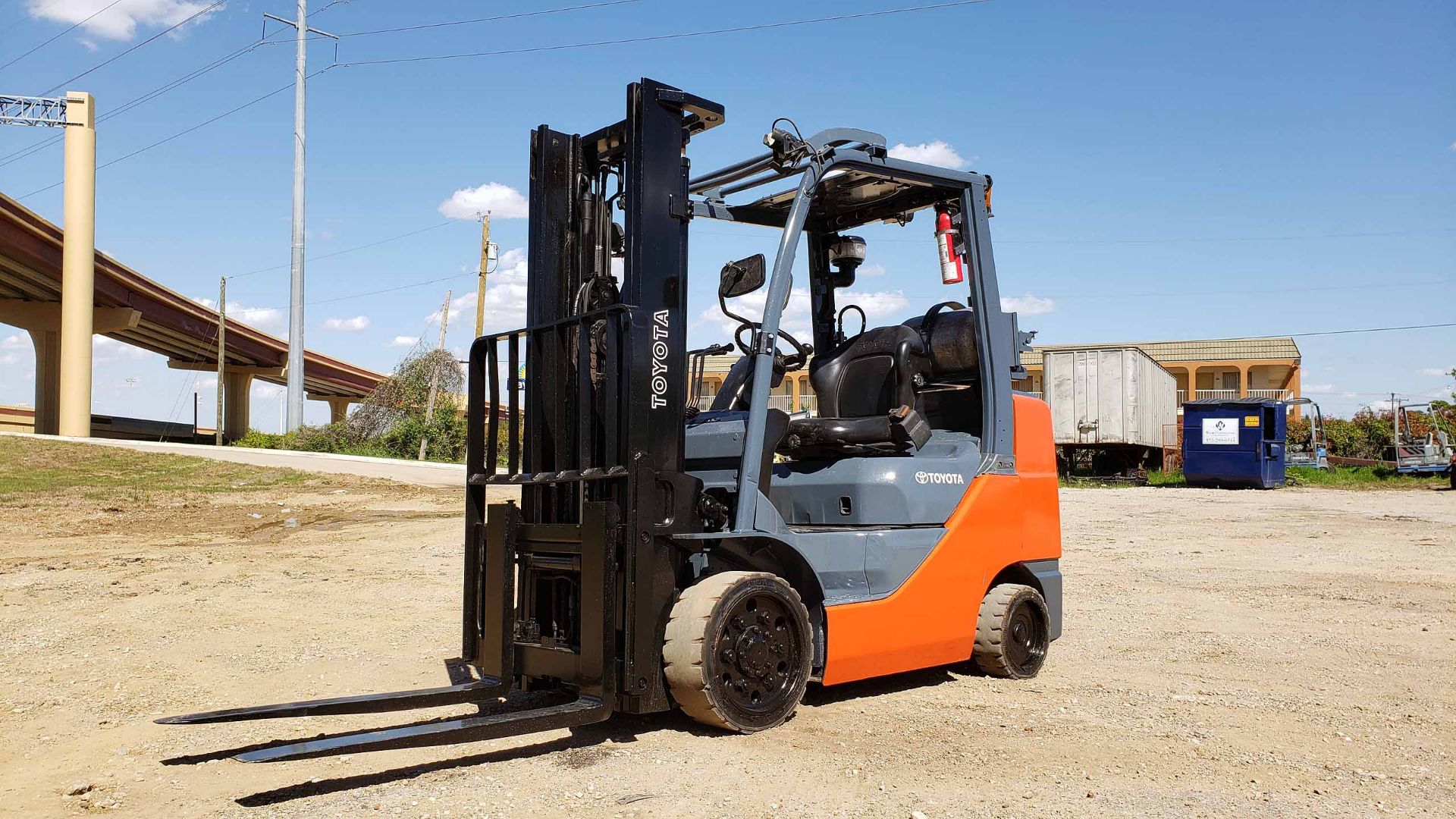 LPG FORKLIFT, TOYOTA 6,500-LB. BASE CAP. MDL. 8FGCU32, Mfg. 2014, LPG engine, 83" 2-stage mast, 131" - Image 2 of 5