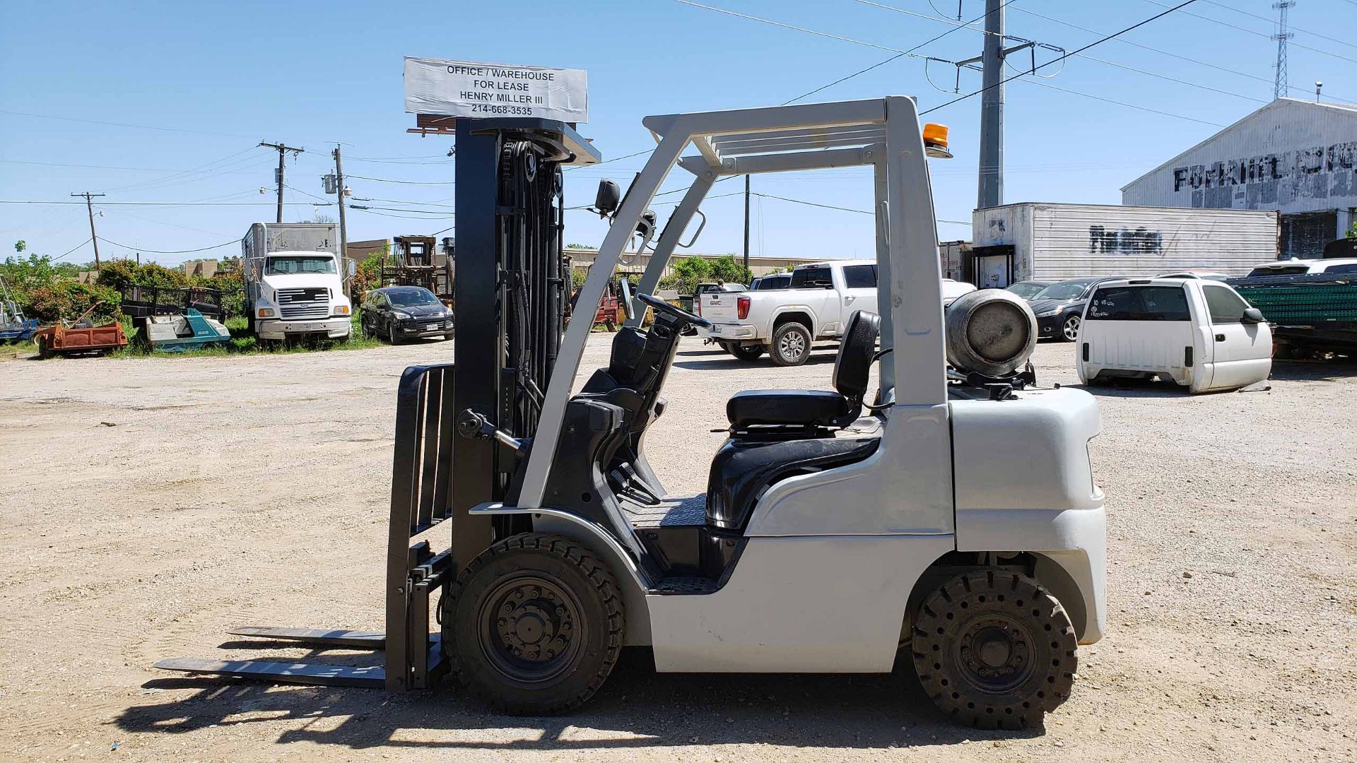 UNICARRIER/ NISSAN 5,000-LB. BASE CAP. MDL MP1F2A25LV, Mfg. 2014, LPG Engine, 83" 3-stage mast, 187" - Image 6 of 12