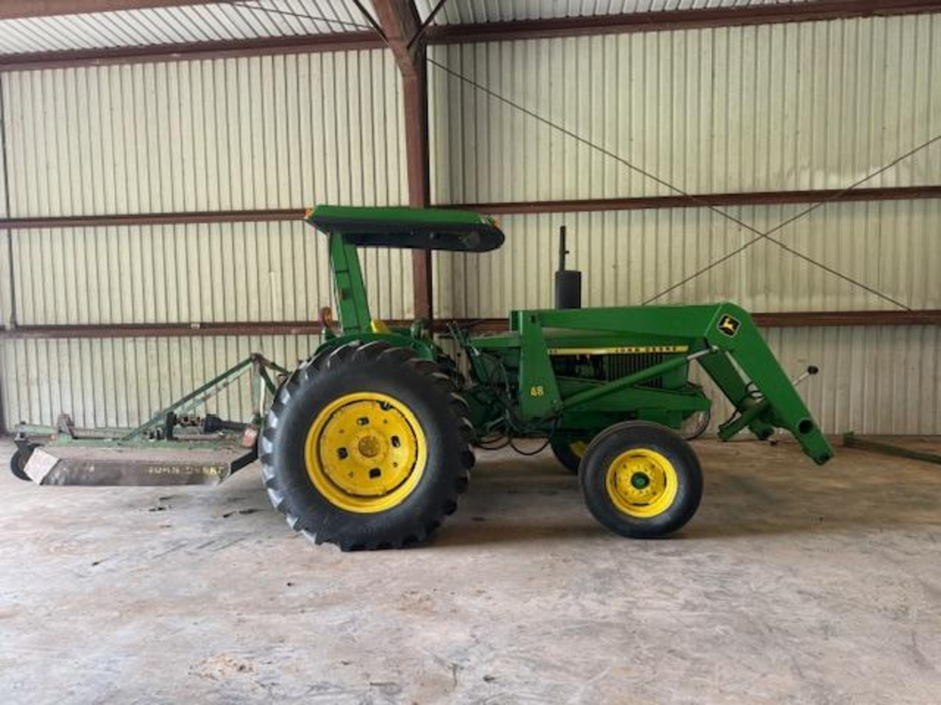 UTILITY TRACTOR, JOHN DEERE MDL. 1520, gasoline engine, Type E0048 front end loader attachment, ROPS - Image 2 of 3