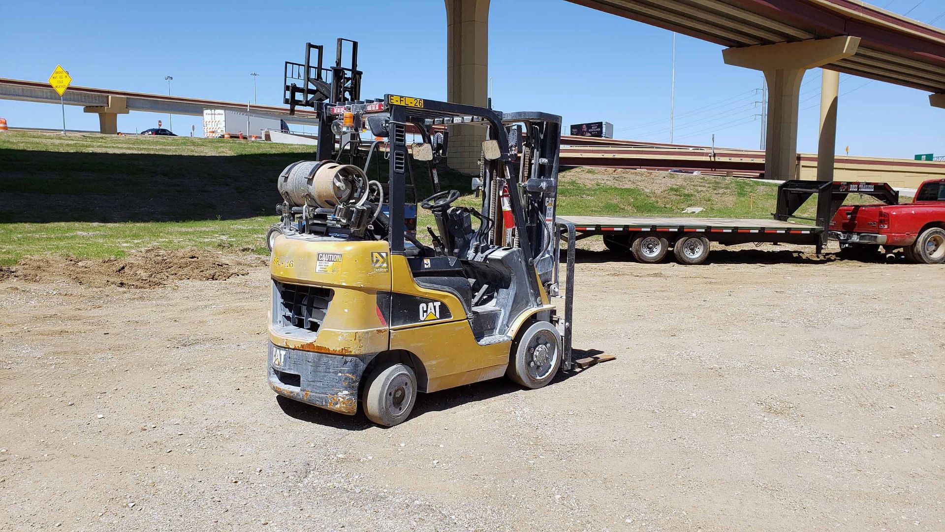 LPG FORKLIFT, CATERPILLAR 5,000-LB. BASE CAP. MDL. 2C5000, Mfg. 2017, LPG engine, 83" 3-stage - Image 2 of 10