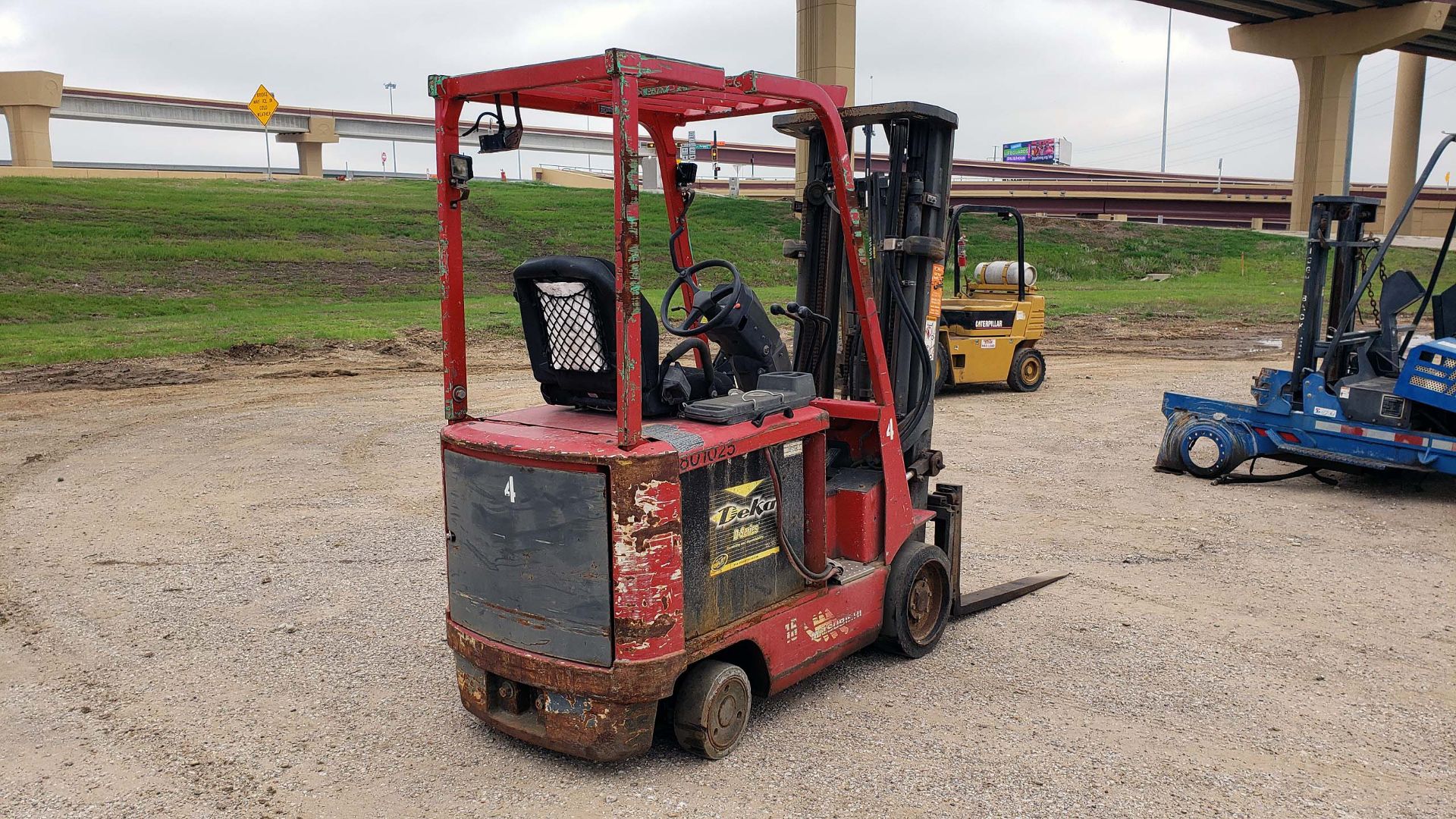 FORKLIFT, MITSUBISHI 3,000-LB. BASE CAP. MDL 2FBC15, 36 volt electric w/ battery, 83" 3-stage - Bild 3 aus 7