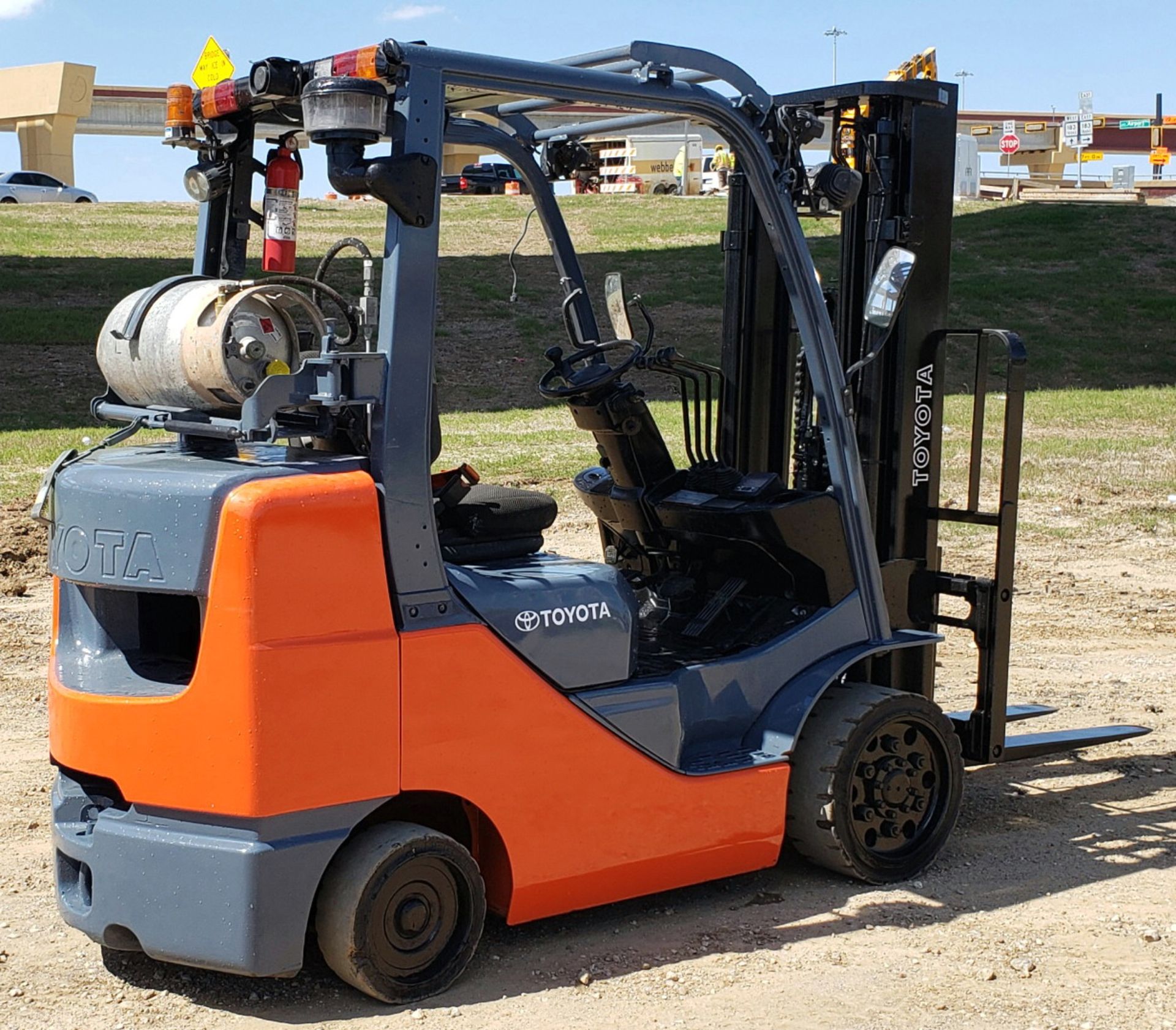 LPG FORKLIFT, TOYOTA 6,500-LB. BASE CAP. MDL. 8FGCU32, Mfg. 2014, LPG engine, 83" 2-stage mast, 131"