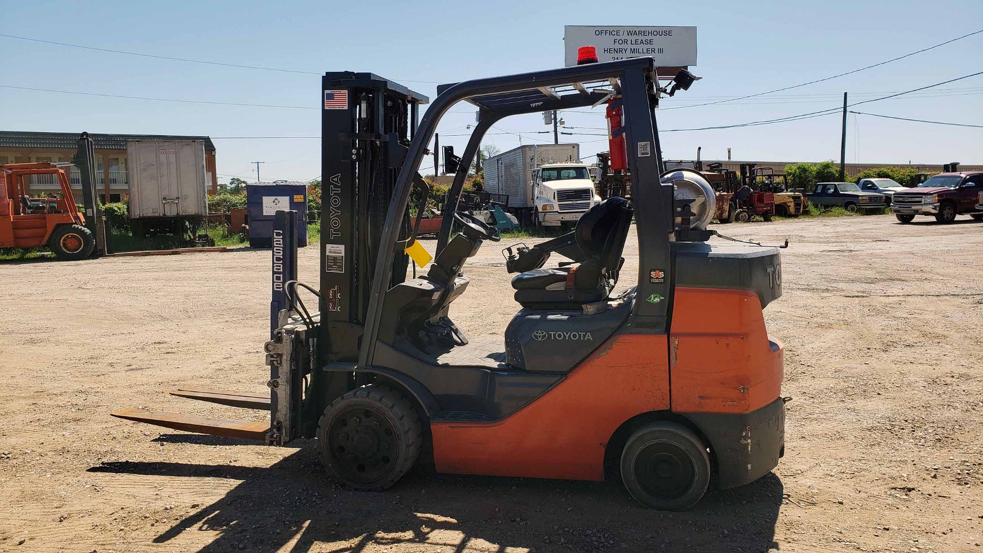 LPG FORKLIFT, TOYOTA 6,500-LB. BASE CAP. MDL. 8FGCU32, Mfg. 2020, LPG Engine, 83" 2-stage mast, 131" - Image 5 of 11