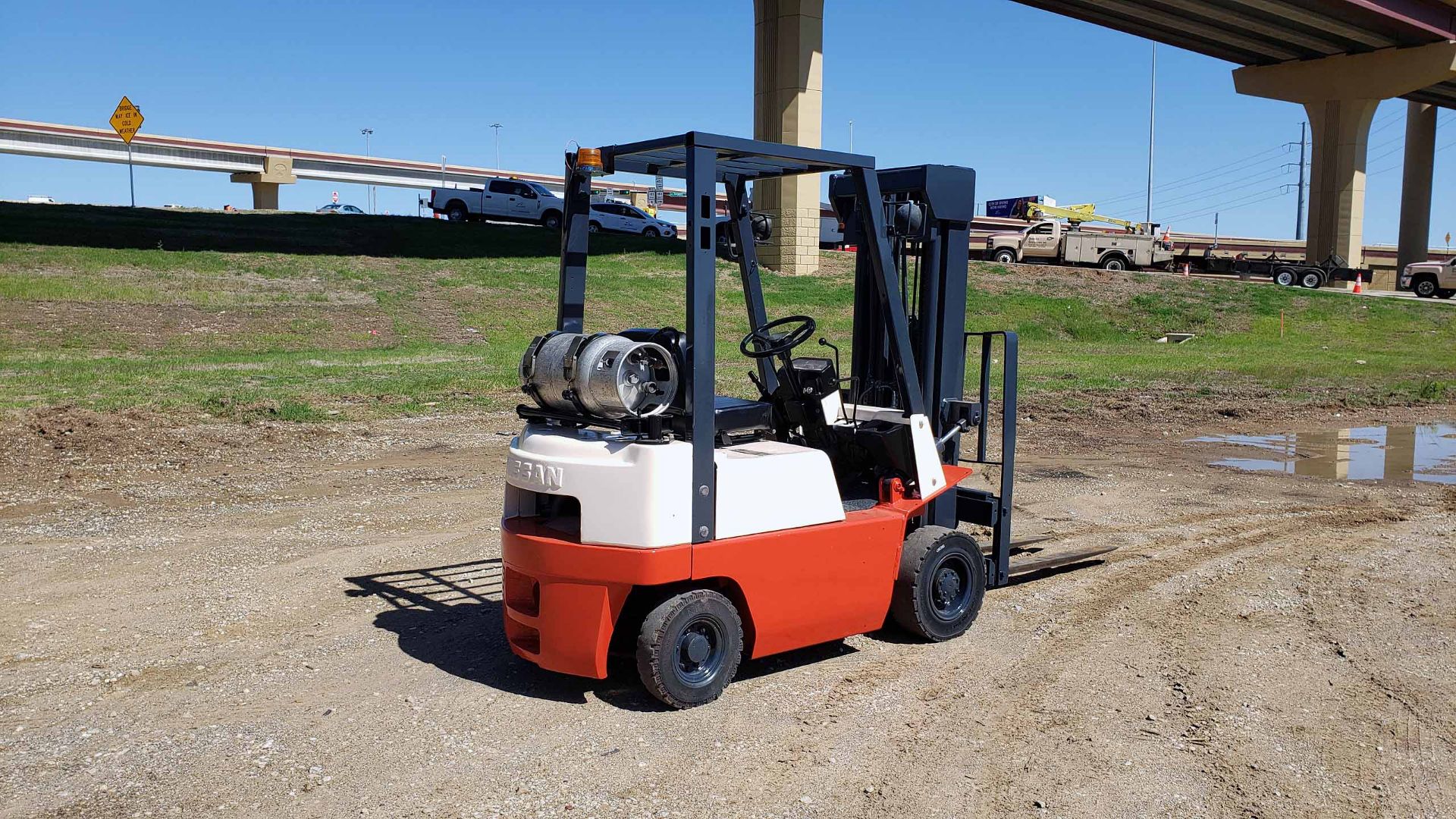 LPG FORKLIFT, NISSAN 3,000-LB. BASE CAP. MDL. P3000, LPG Engine, 83" 3-stage mast, 188" lift ht.,