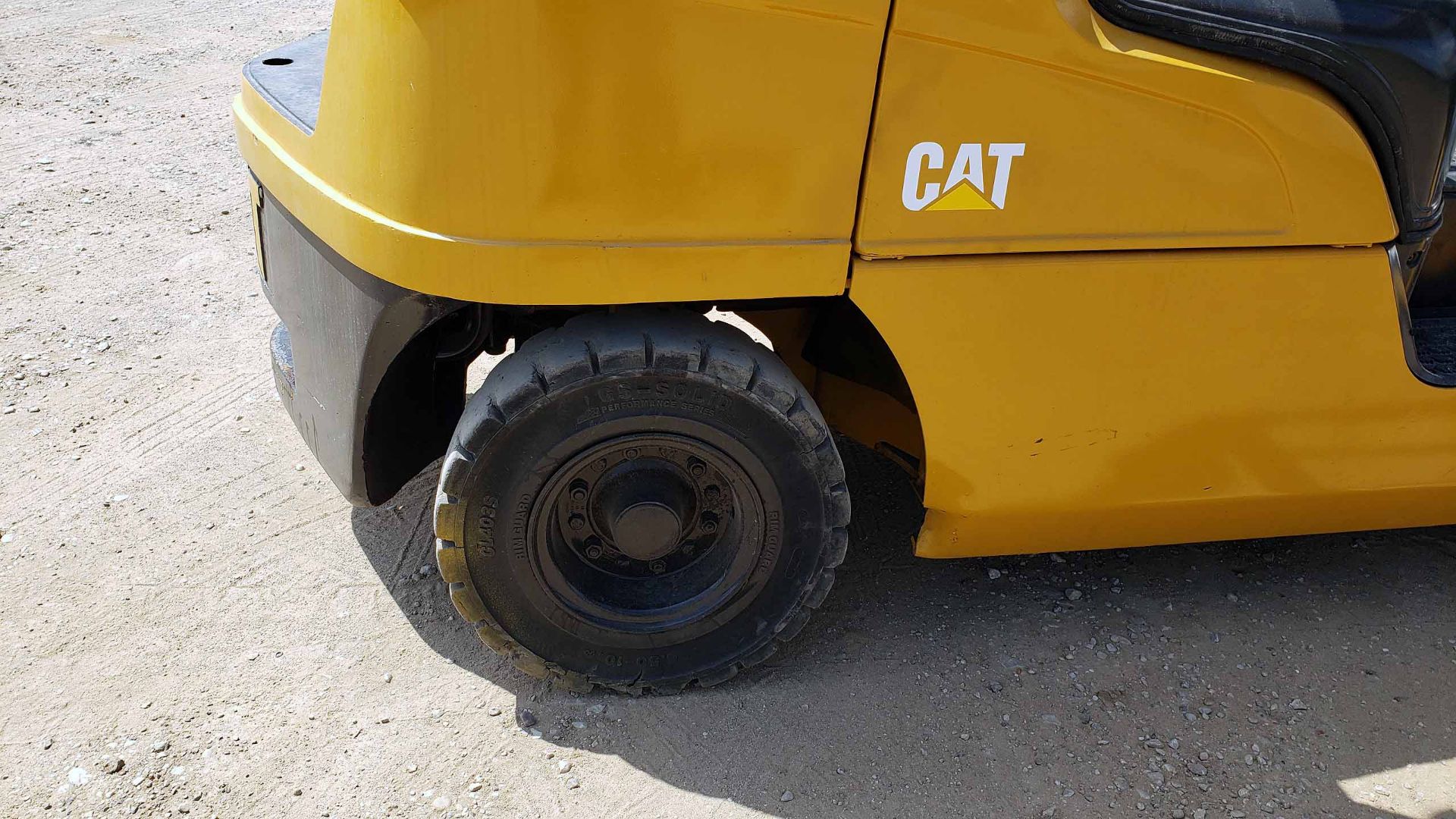 LPG FORKLIFT, CATERPILLAR 6,000-LB. BASE CAP. MDL. 2P6000, Mfg. 2011, LPG Engine, 86" 3-stage - Bild 10 aus 12