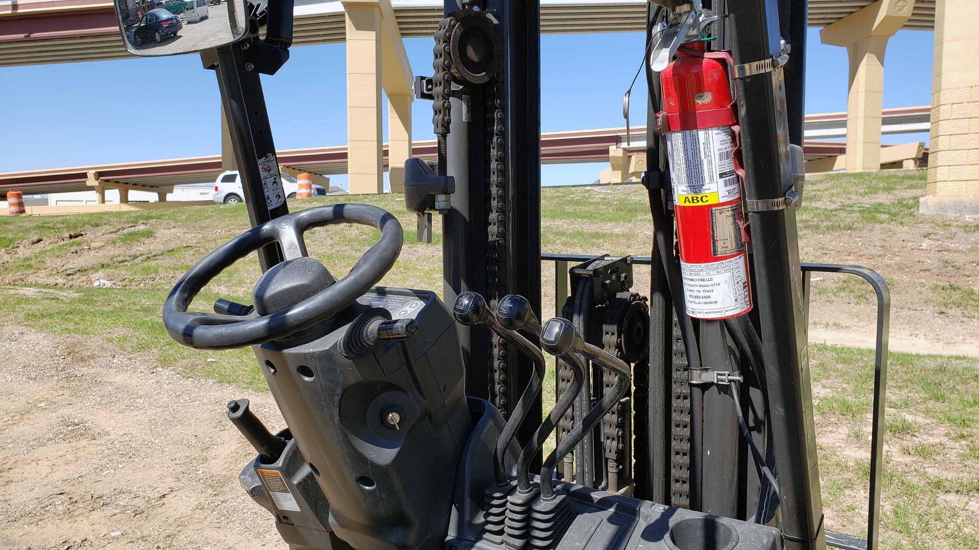 LPG FORKLIFT, CATERPILLAR 6,000-LB. BASE CAP. MDL. 2C6000, LPG engine, 83" 3-stage mast, 185" lift - Image 9 of 11