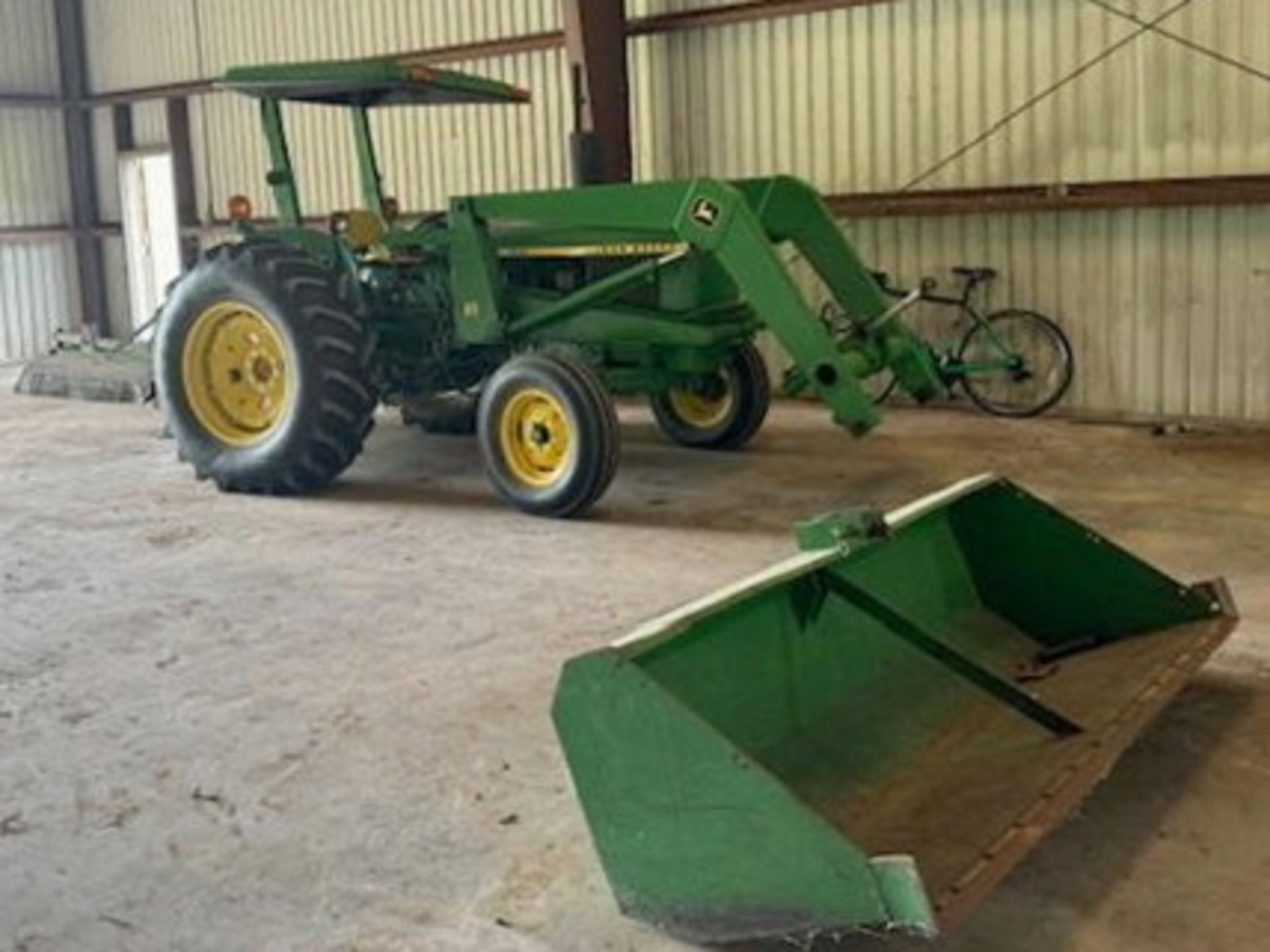 UTILITY TRACTOR, JOHN DEERE MDL. 1520, gasoline engine, Type E0048 front end loader attachment, ROPS - Image 3 of 3