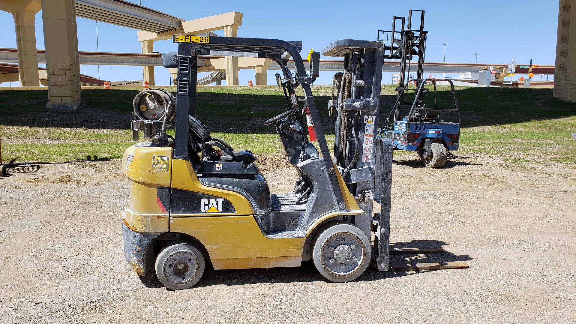 LPG FORKLIFT, CATERPILLAR 5,000-LB. BASE CAP. MDL. 2C5000, Mfg. 2017, LPG engine, 83" 3-stage - Image 3 of 10