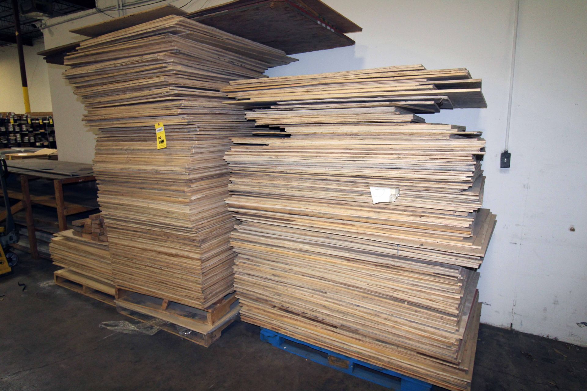 LOT OF PLYWOOD BOARDS, 4' x 3' (on three pallets) - Image 2 of 2