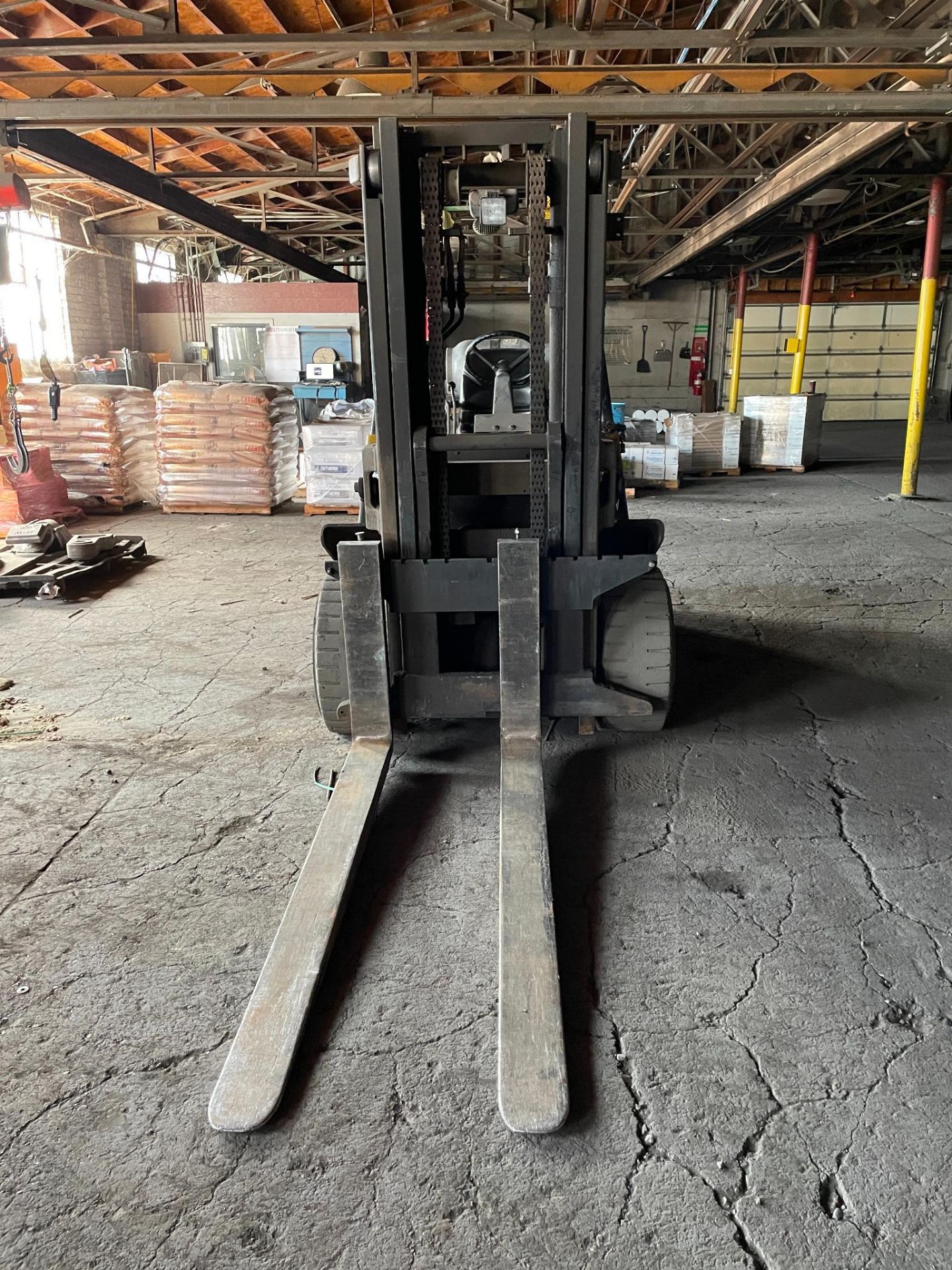 FORKLIFT, YALE 15,000-LB. BASE CAP. MDL. GLC155CANGBV106, 13,750-lb. cap. as equipped, 133" lift - Image 2 of 7