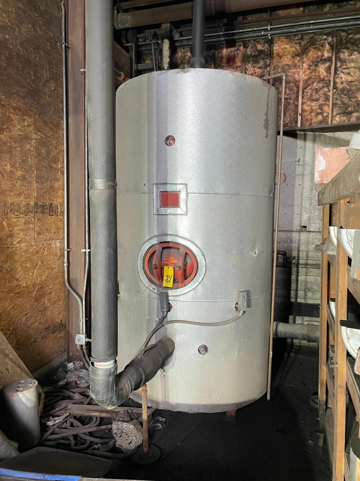 INSULATED HOT WATER HOLDING TANK, approx. 5' x 9', 922 gallons, built 2011, S/N 4411295