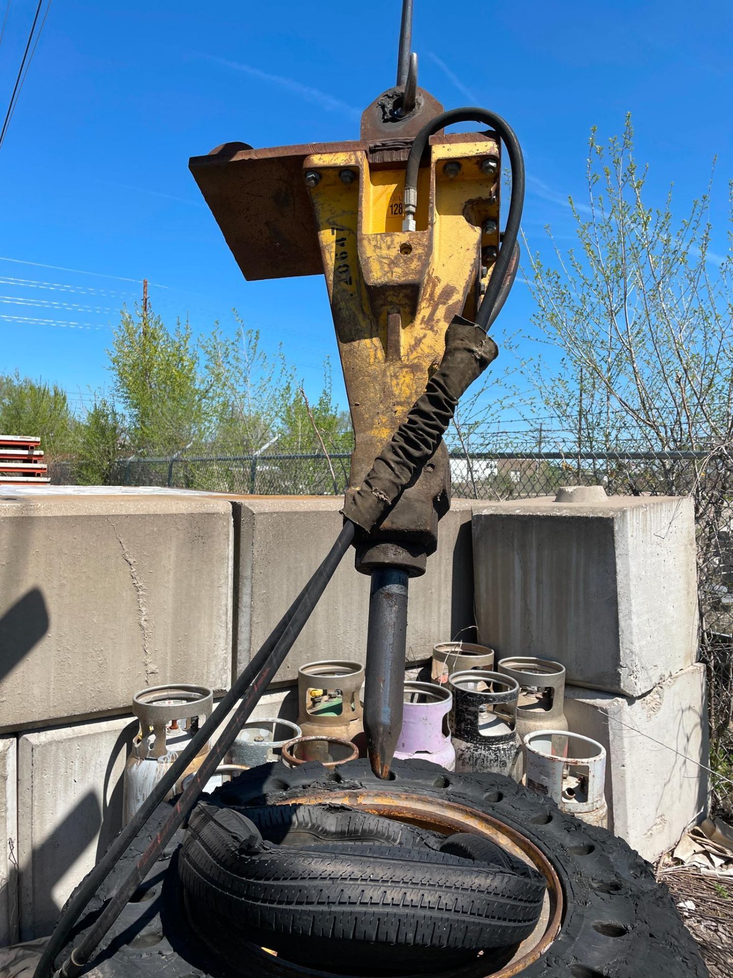 HYDRAULIC BREAKER/ HAMMER - BACKHOE/ SKID STEER/ EXCAVATOR ATTACHMENT, ATLAS COPCO MDL. SBC 40, S/