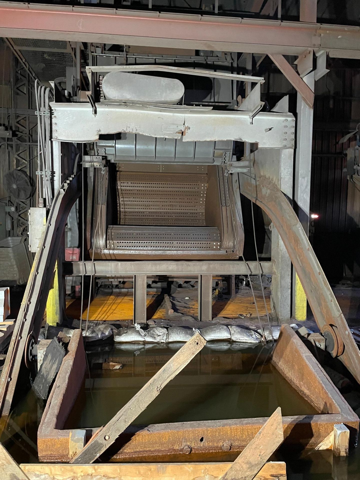 WHEELABRATOR SUPER 70 “TUMBLAST” SHOTBLASTING MACHINE, 63” x 96” opening size, skip loader unit, - Bild 2 aus 3
