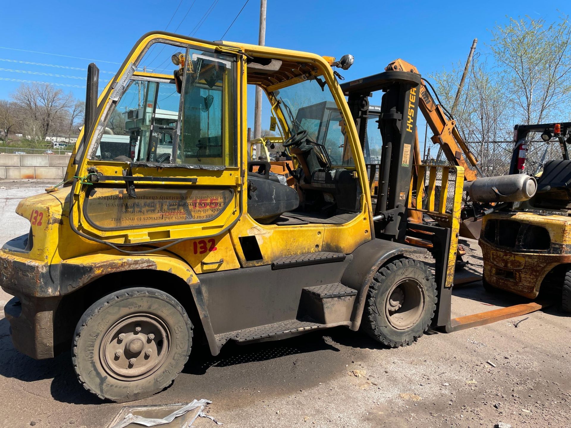 LOT OF FORKLIFT PART MACHINES: Hyster 155, Hyster H70FT, Yale GPP060, Yale G8113V, Yale GP210,