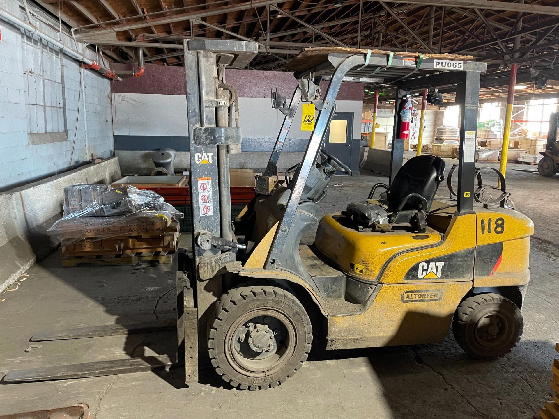 FORKLIFT, CATERPILLAR 6,000-LB. BASE CAP. MDL. P60001, 5,500-lb. cap. as equipped, 186" lift ht.,