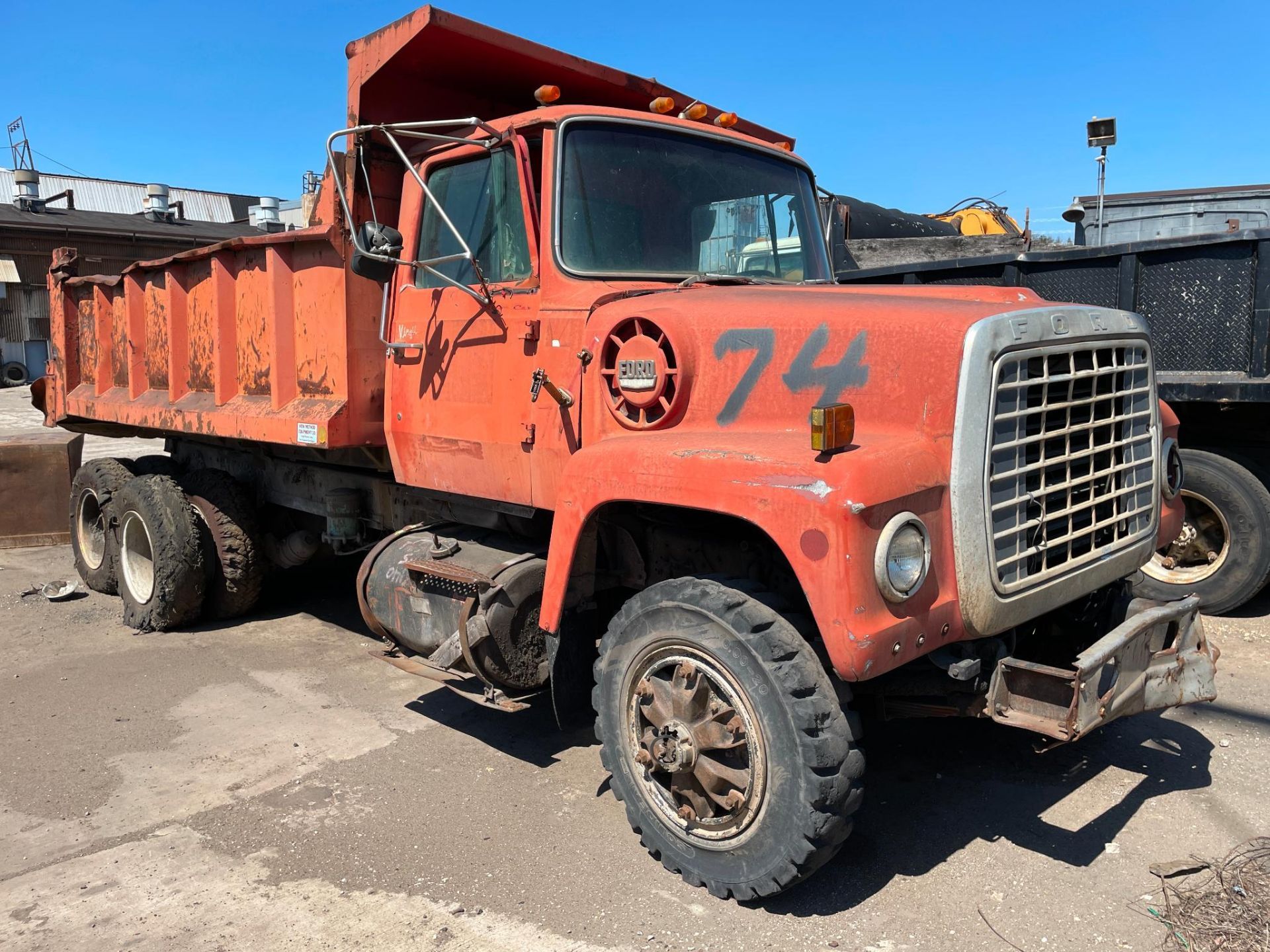 DUMP TRUCK, 1975 FORD 8000, diesel, (dump truck parts, no title) - Image 2 of 6