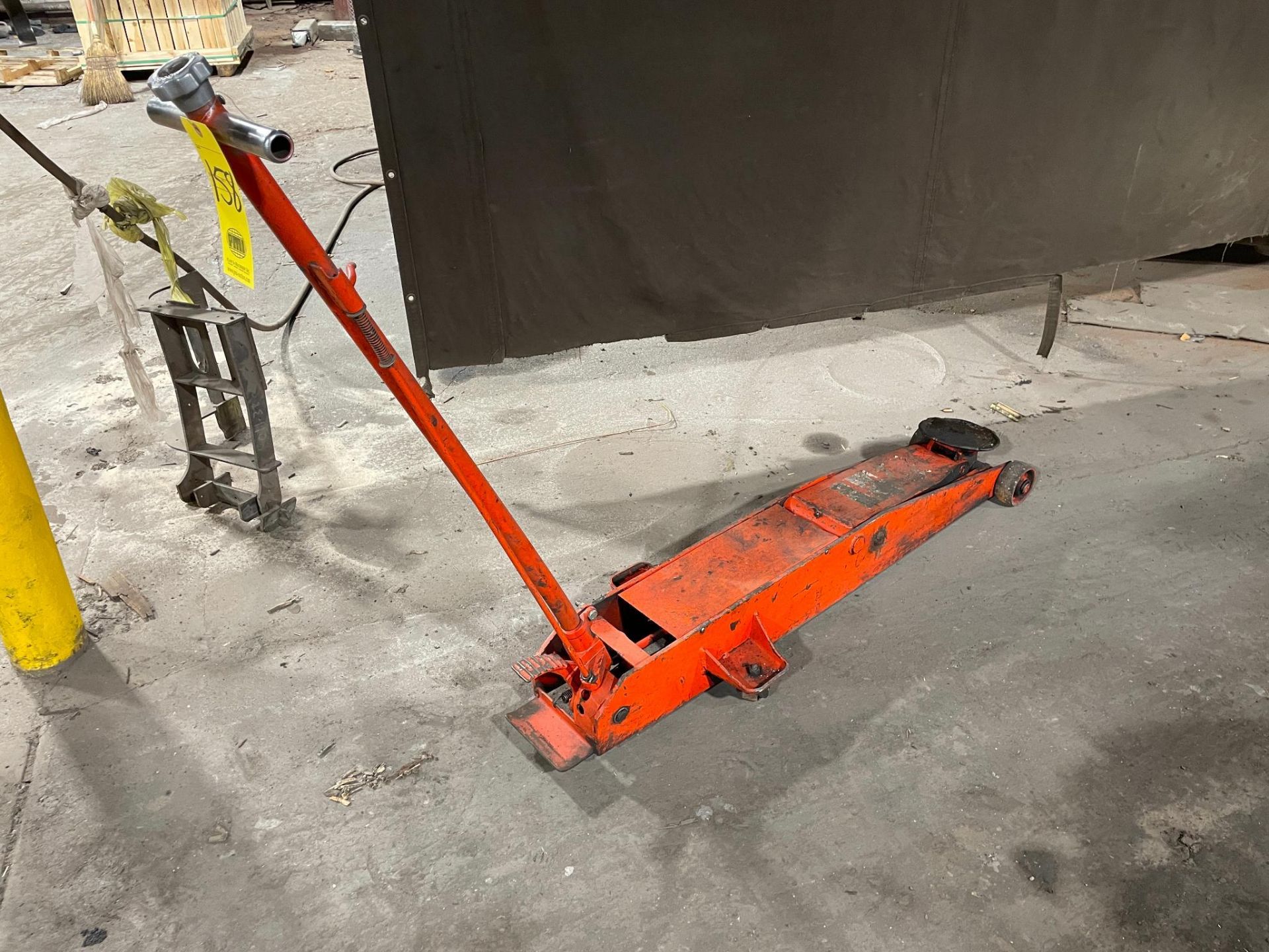 FLOOR JACK, HEAVY DUTY