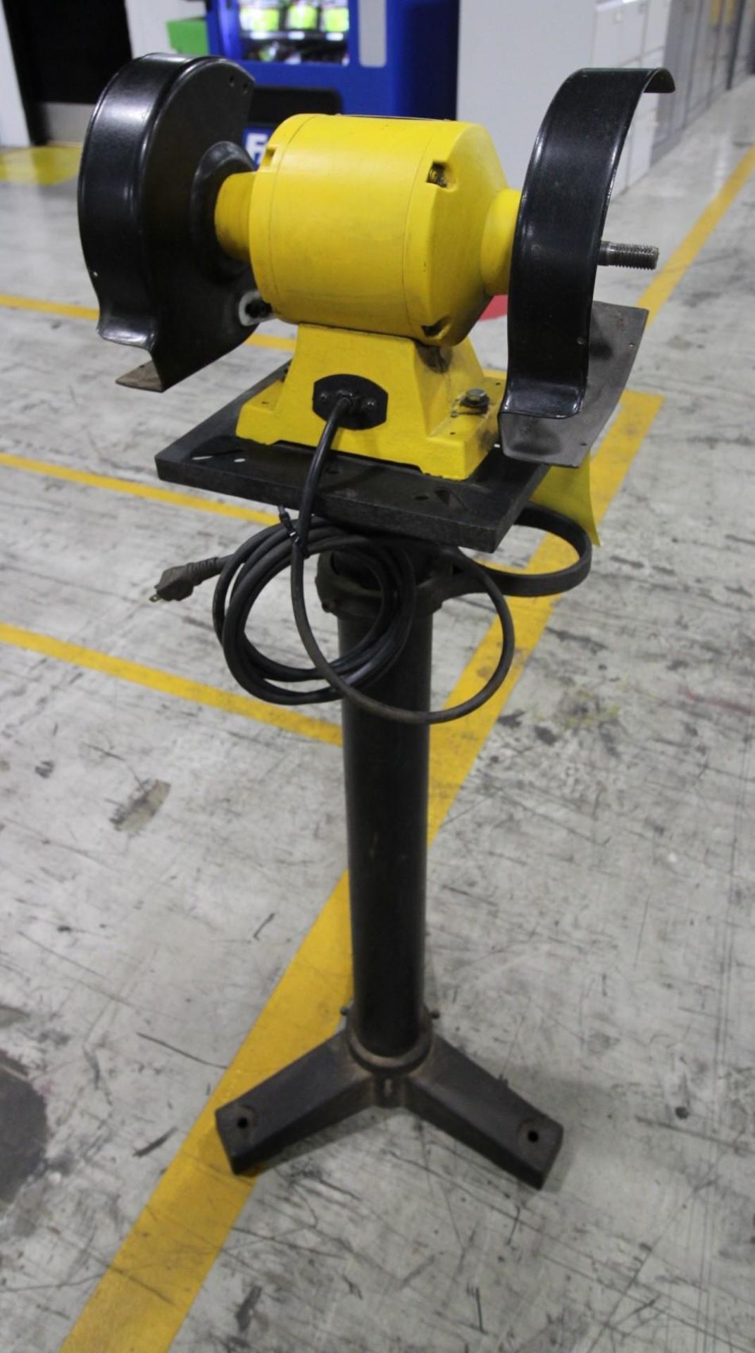 PEDESTAL GRINDER, DEWALT MDL. DW758. 8" dia. wheels, 3/4 HP, 3600 RPM - Bild 2 aus 3