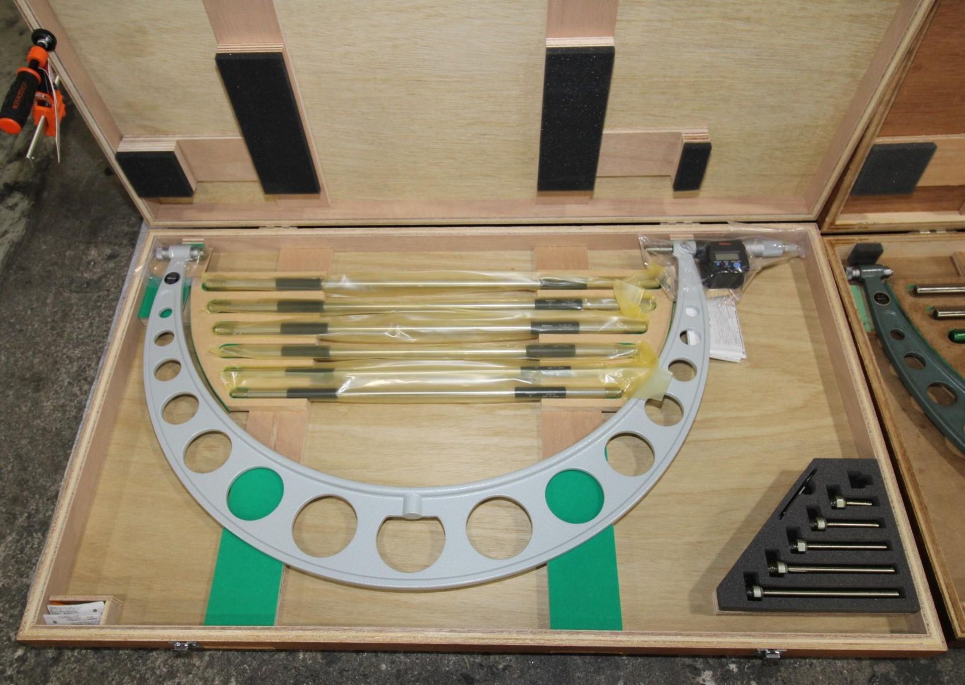 OUTSIDE MICROMETER, MITUTOYO DIGITAL MDL. 340-721, 18 to 24" range, .001"/ 0.01 mm resolution, - Image 2 of 2