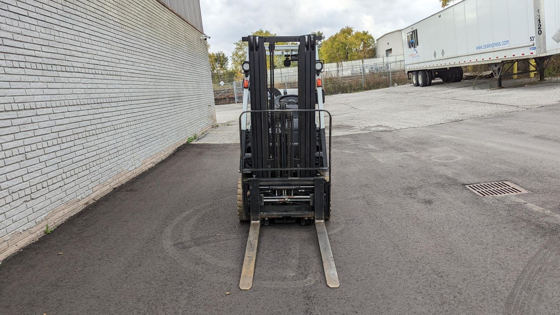 2018, UNICARRIERS, MCP1F2A25LV, 4,400 LBS., 3 STAGE, LPG FORKLIFT, SIDESHIFT - Image 2 of 17