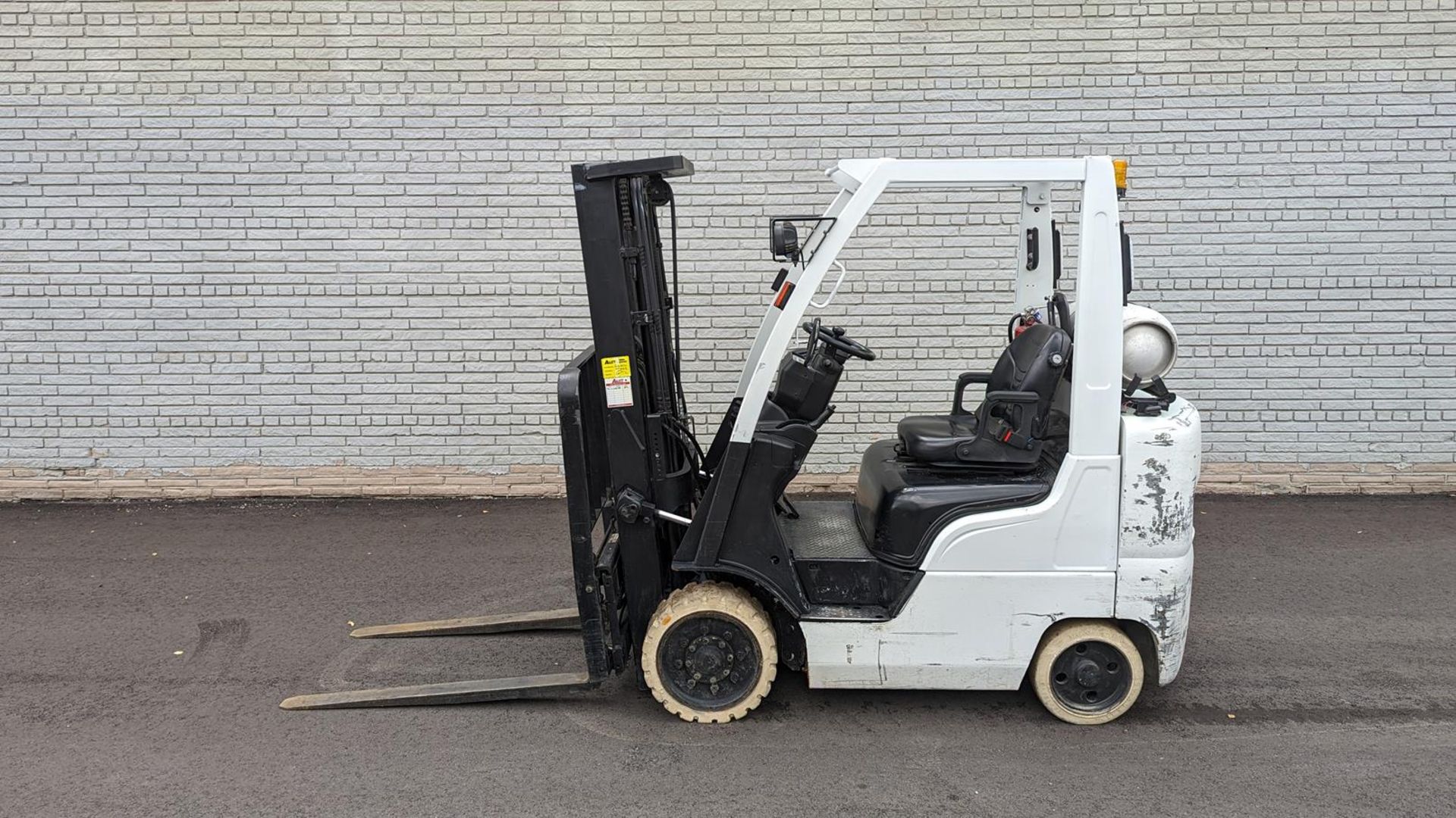 2018, UNICARRIERS, MCP1F2A25LV, 4,400 LBS., 3 STAGE, LPG FORKLIFT, SIDESHIFT - Image 3 of 17