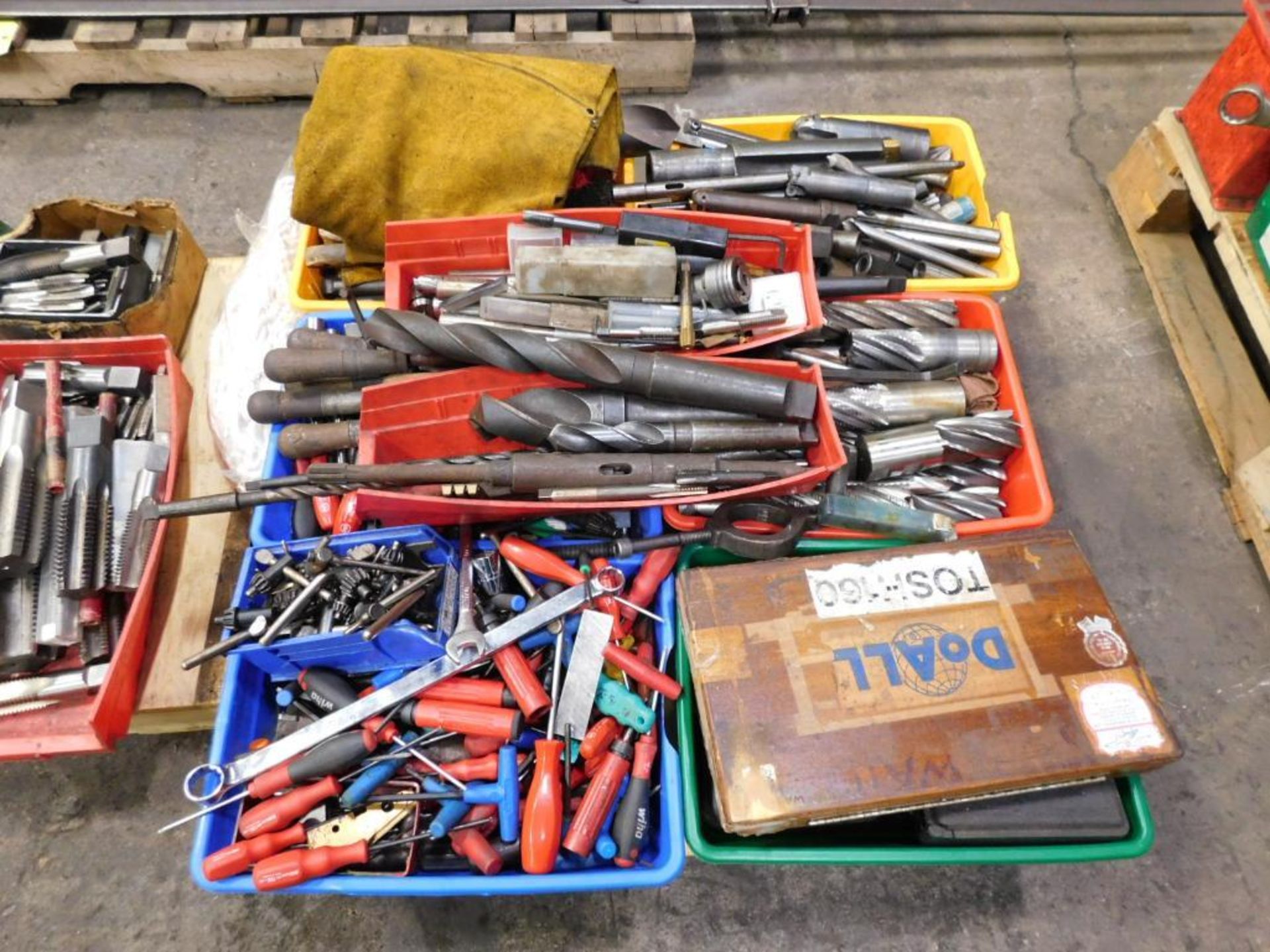 LOT: Assorted Large Roughing Endmills, Taps, Spade Drills, Taper Shank Drill Bits, Chuck Keys, Wrenc - Image 3 of 6
