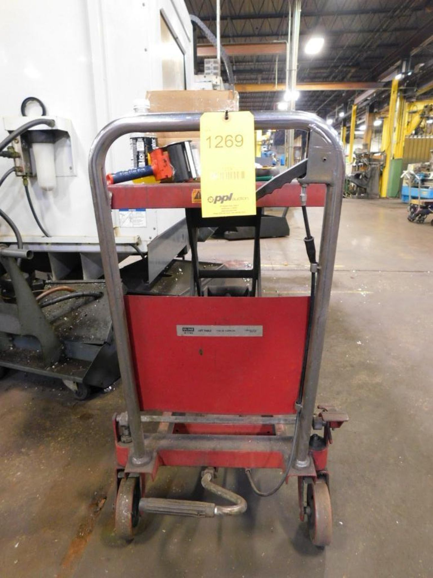 40" x 20" U-Line H-1783 1,760 Lb. Hydraulic Lift Table (DOESN'T LIFT)