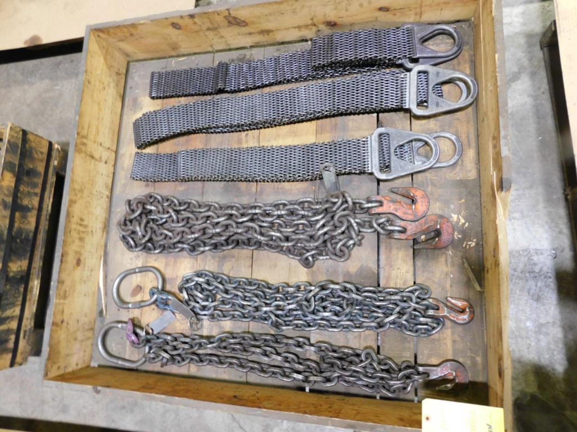 LOT: (1) 15,000 Lb. Lifting Chains, (2) Single Leg Chain Lifting Slings, (3) Chain Mesh Lifting Slin