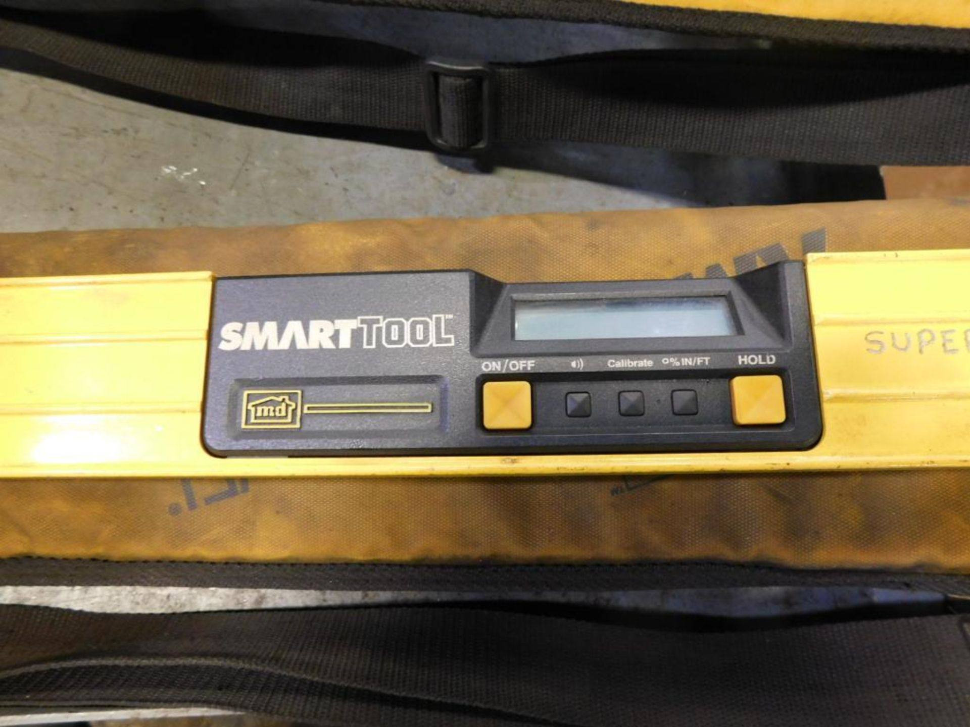 LOT: Johnson 40-6515 Self Leveling Rotary Laser Level w/CST/Berger Tripod, (2) Smart Tool Levels (CA - Image 5 of 10