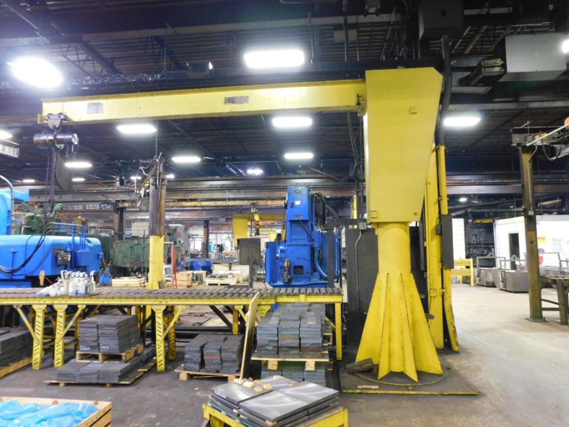 2-Ton Free Standing 360° Jib Crane w/Budgit 2-Ton Chain Hoist