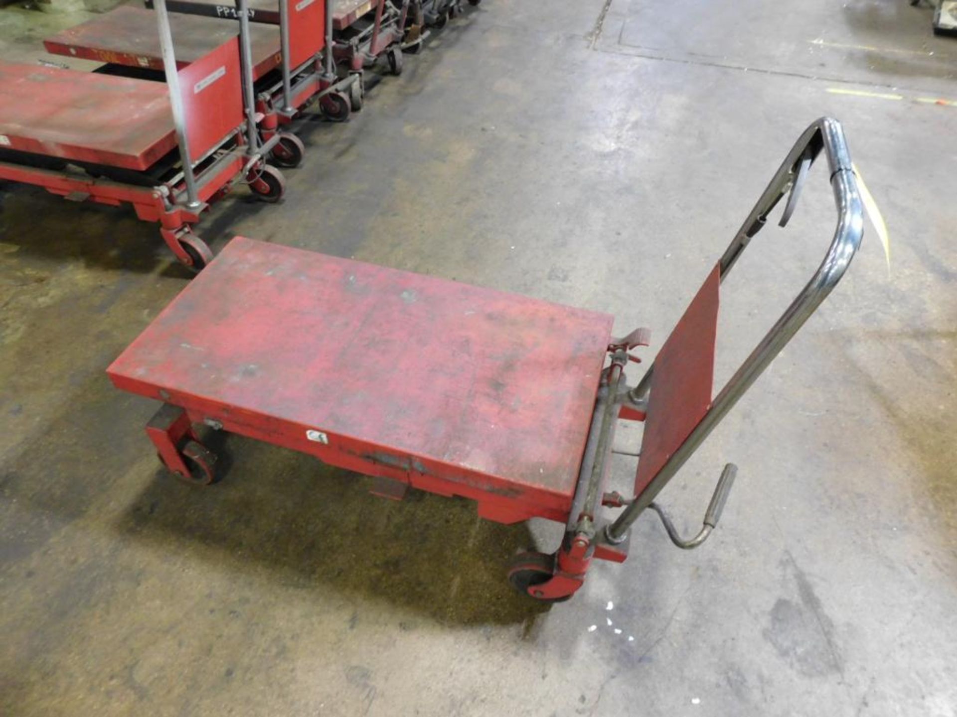 40" x 20" U-Line H-1783 1,760 Lb. Hydraulic Lift Table - Image 3 of 4