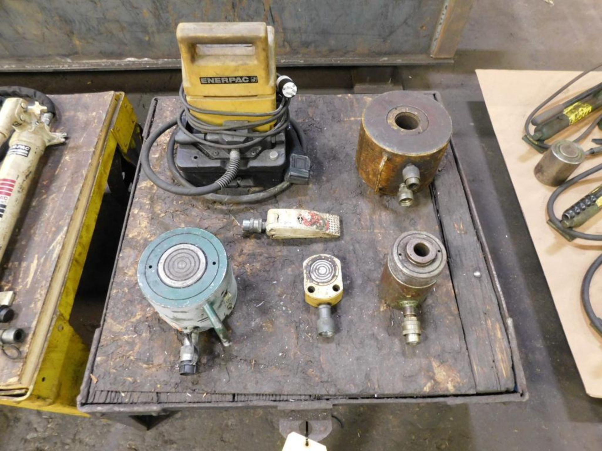 LOT: Enerpac Electric Hydraulic Power Unit w/Hand Control and Accessories - Image 4 of 5