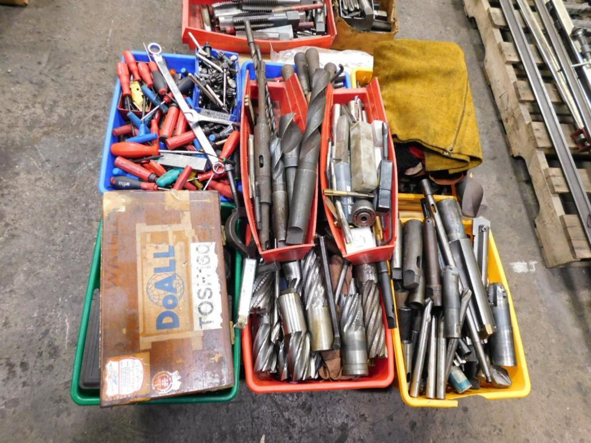 LOT: Assorted Large Roughing Endmills, Taps, Spade Drills, Taper Shank Drill Bits, Chuck Keys, Wrenc - Image 4 of 6