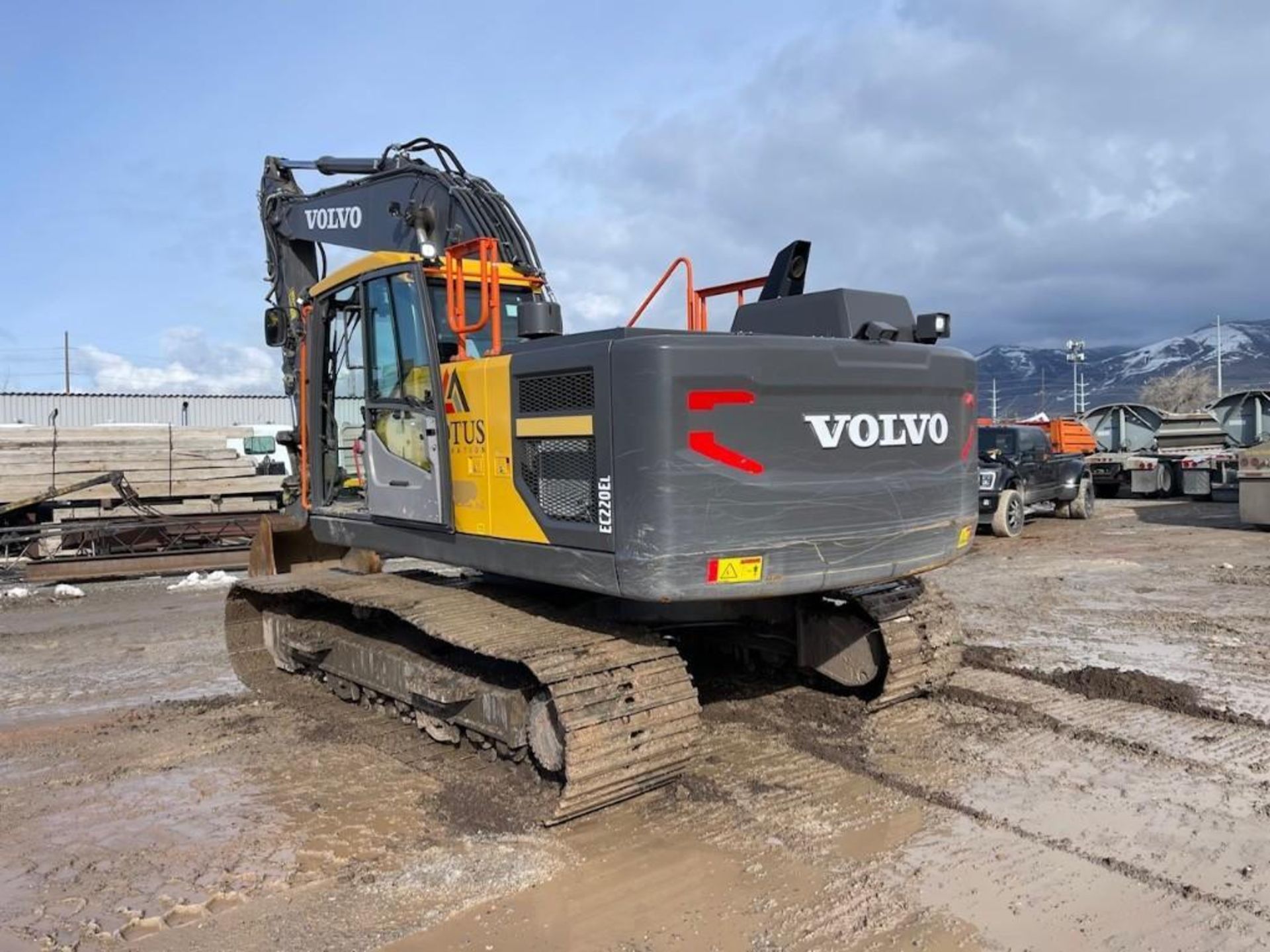 2023 Volvo EC220EL Hydraulic Excavator S/N: 315473, Enclosed Cab Heat and AC, Volvo Quick Coupler, 4 - Bild 3 aus 11